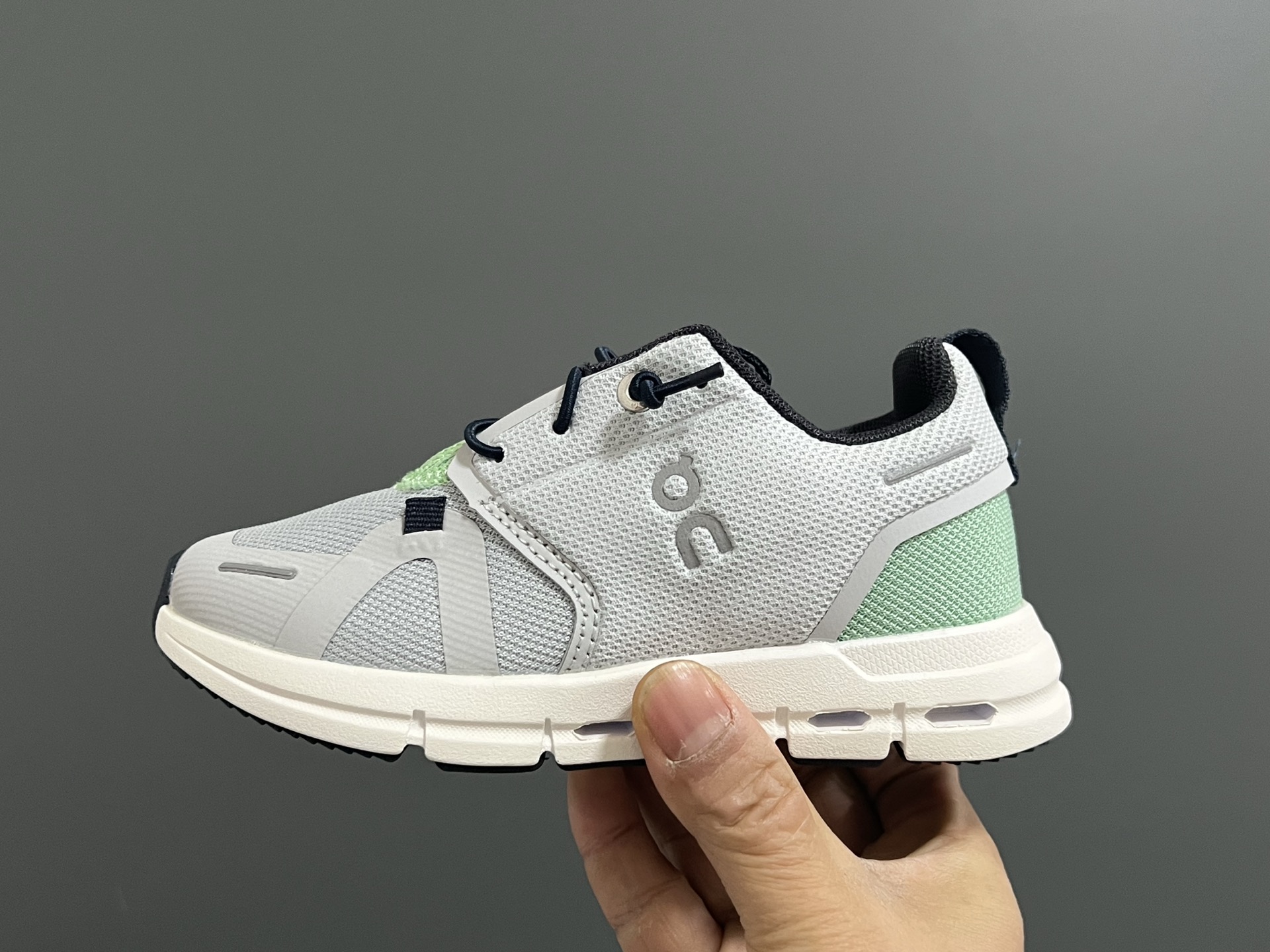 图片[4]-昂跑新款6代松紧带儿童运动鞋26-37码 小众的昂跑品牌🆕穿上就会爱上❤️ 松紧带设计，穿脱超方便✌🏻 透气舒适鞋面，质感满满💯-选品中心