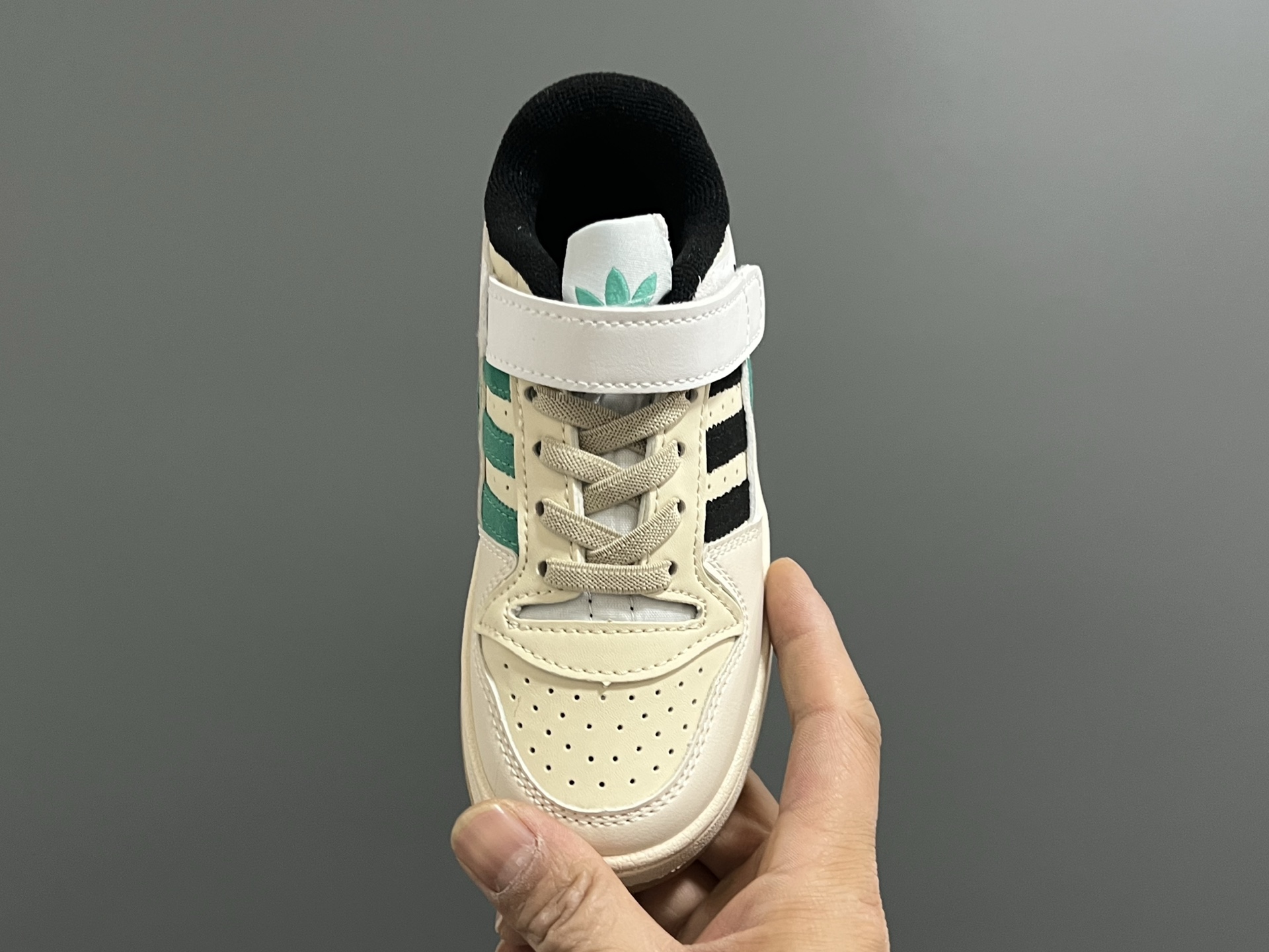 图片[6]-‼️‼️‼️ A家新款复古儿童魔术贴板鞋 尺码：26-37码 超赞的复古板鞋🆕 优质皮料，质感满满💯 魔术贴➕松紧带设计，穿脱方便✌🏻 橡胶耐磨防滑大底，脚感超赞👍🏻-选品中心