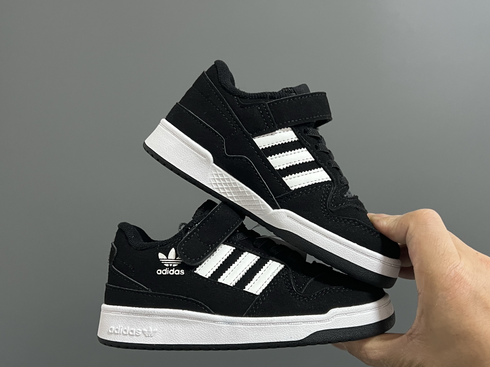 图片[9]-A家新款复古儿童魔术贴板鞋 尺码：26-37码 超赞的复古板鞋🆕 优质皮料，质感满满💯 魔术贴➕松紧带设计，穿脱方便✌🏻 橡胶耐磨防滑大底，脚感超赞👍🏻-选品中心