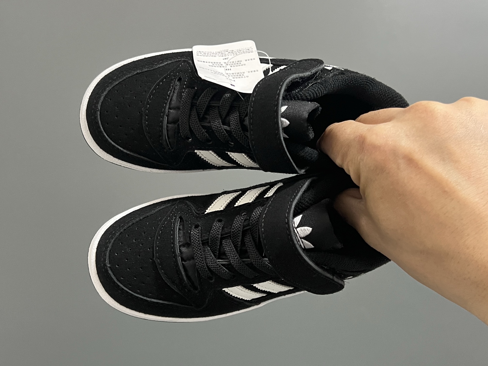 图片[2]-A家新款复古儿童魔术贴板鞋 尺码：26-37码 超赞的复古板鞋🆕 优质皮料，质感满满💯 魔术贴➕松紧带设计，穿脱方便✌🏻 橡胶耐磨防滑大底，脚感超赞👍🏻-选品中心