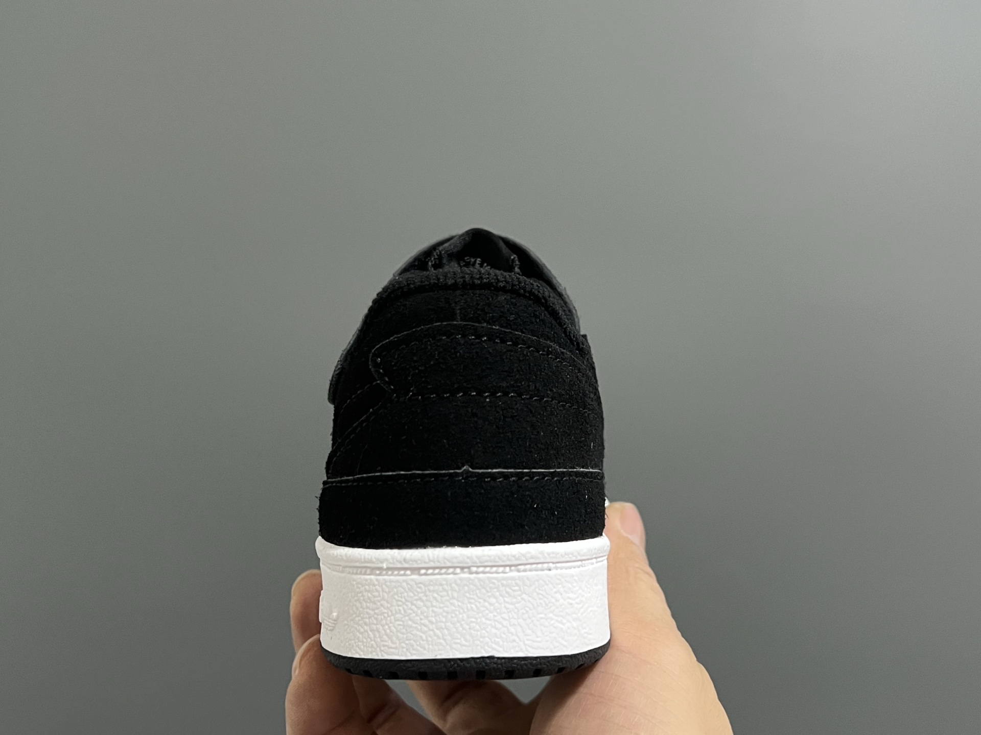 图片[7]-A家新款复古儿童魔术贴板鞋 尺码：26-37码 超赞的复古板鞋🆕 优质皮料，质感满满💯 魔术贴➕松紧带设计，穿脱方便✌🏻 橡胶耐磨防滑大底，脚感超赞👍🏻-选品中心