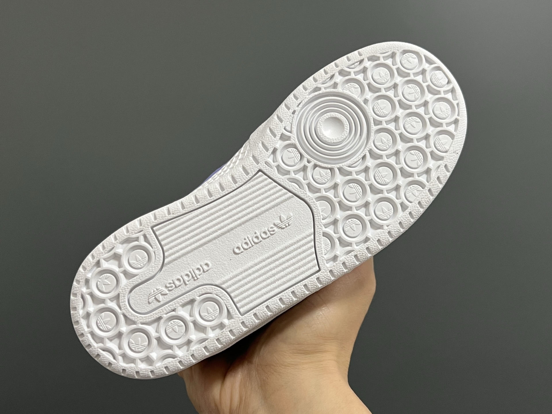 图片[7]-A家新款复古儿童魔术贴板鞋 尺码：26-37码 超赞的复古板鞋🆕 优质皮料，质感满满💯 魔术贴➕松紧带设计，穿脱方便✌🏻 橡胶耐磨防滑大底，脚感超赞👍🏻-选品中心