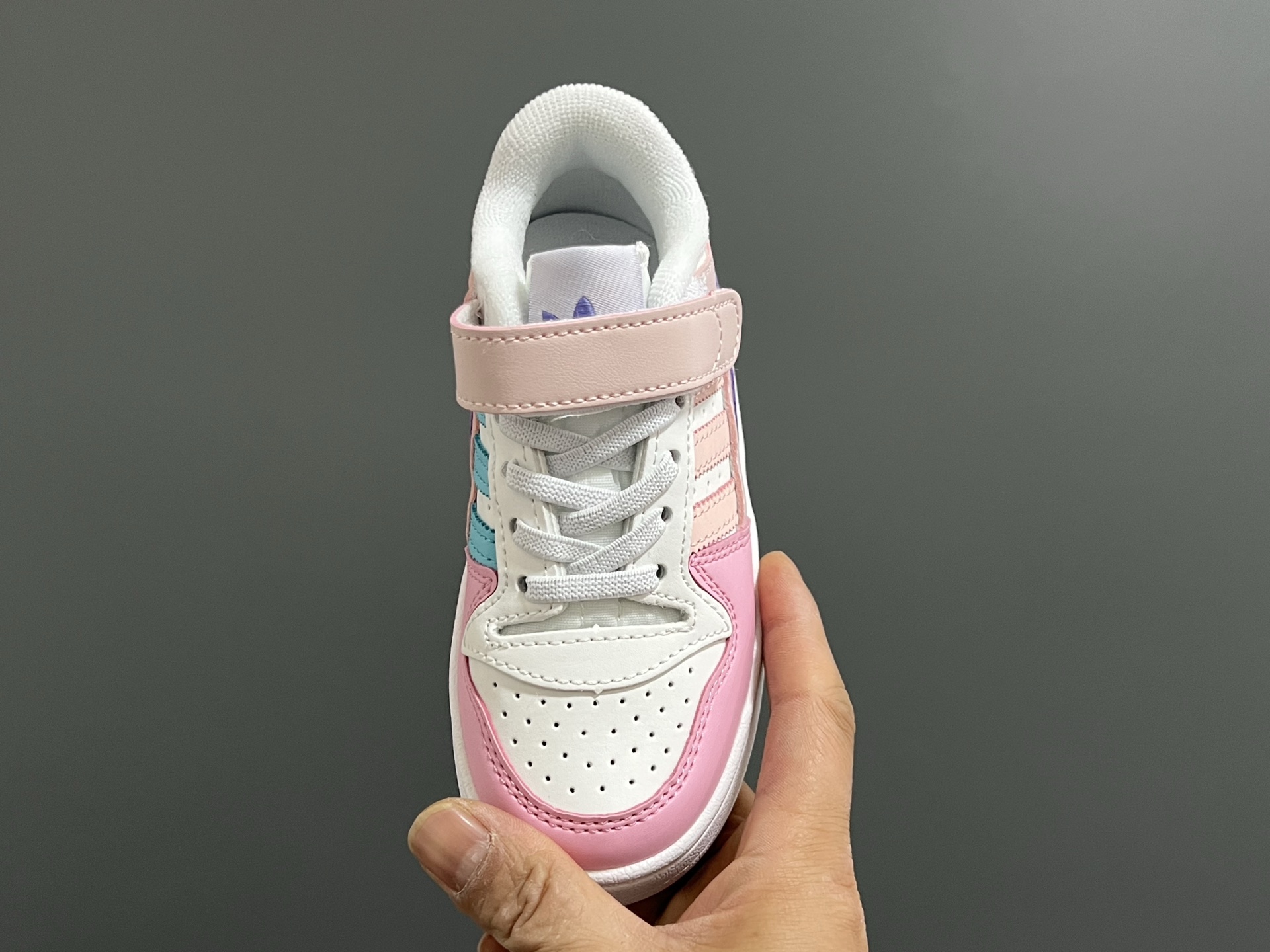 图片[8]-A家新款复古儿童魔术贴板鞋 尺码：26-37码 超赞的复古板鞋🆕 优质皮料，质感满满💯 魔术贴➕松紧带设计，穿脱方便✌🏻 橡胶耐磨防滑大底，脚感超赞👍🏻-选品中心