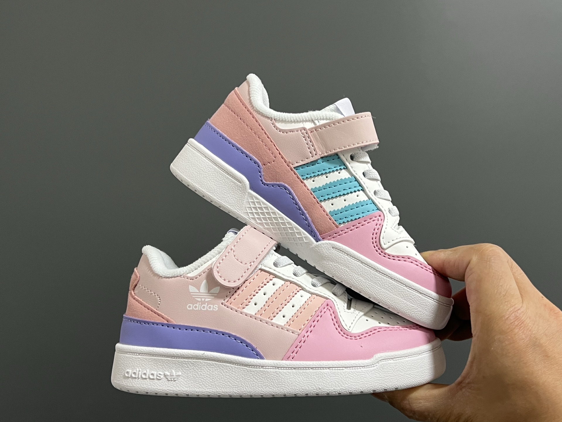 图片[9]-A家新款复古儿童魔术贴板鞋 尺码：26-37码 超赞的复古板鞋🆕 优质皮料，质感满满💯 魔术贴➕松紧带设计，穿脱方便✌🏻 橡胶耐磨防滑大底，脚感超赞👍🏻-选品中心