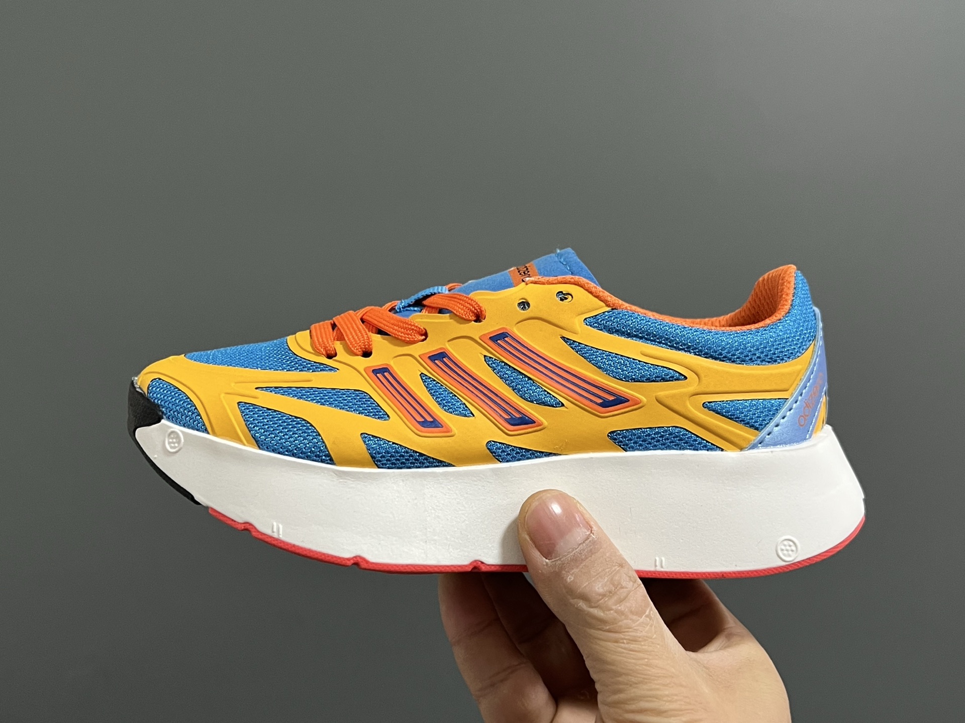 图片[4]-A家新款儿童鞋带扣摇摆运动鞋 尺码：28-35码 阿迪蕞新款摇摆鞋🆕 优质网面拼接☁️ 鞋带扣设计、穿脱便捷✌🏻 软弹后跟，脚感不言而喻✔️-选品中心