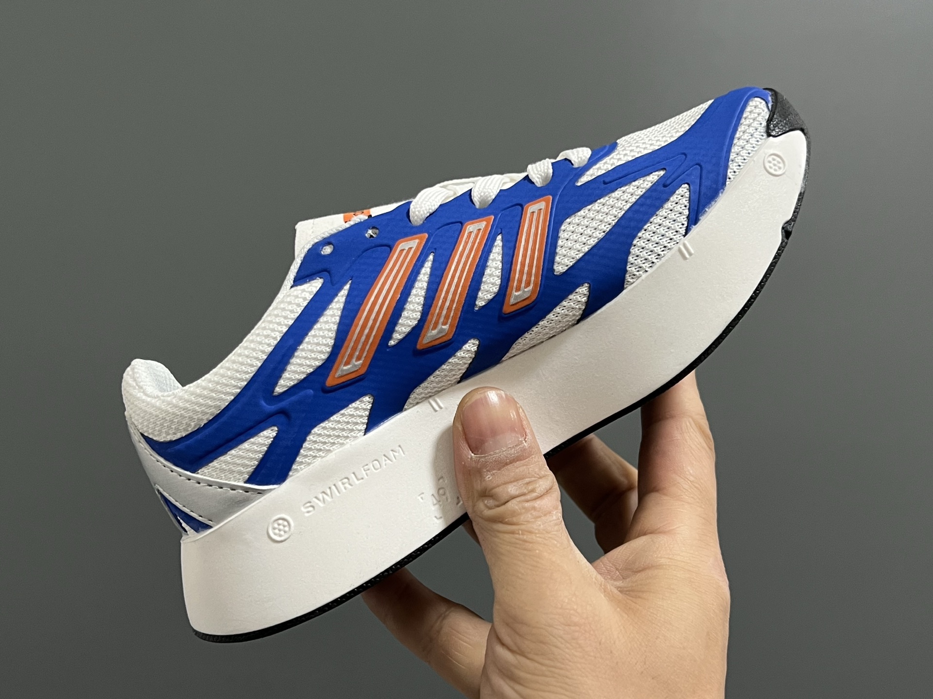 图片[6]-A家新款儿童鞋带扣摇摆运动鞋 尺码：28-35码 阿迪蕞新款摇摆鞋🆕 优质网面拼接☁️ 鞋带扣设计、穿脱便捷✌🏻 软弹后跟，脚感不言而喻✔️-选品中心