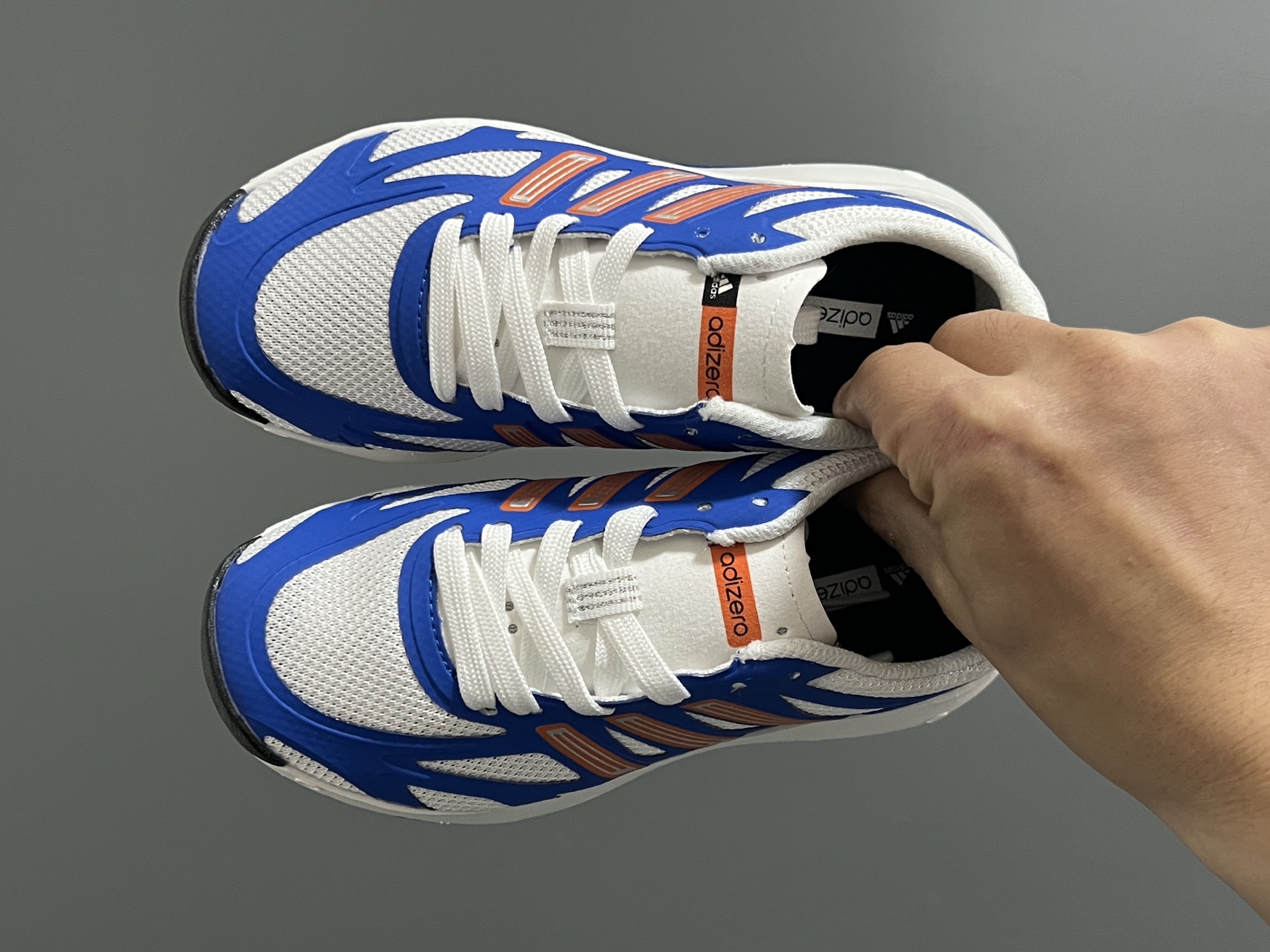 A家新款儿童鞋带扣摇摆运动鞋 尺码：28-35码 阿迪蕞新款摇摆鞋🆕 优质网面拼接☁️ 鞋带扣设计、穿脱便捷✌🏻 软弹后跟，脚感不言而喻✔️-选品中心