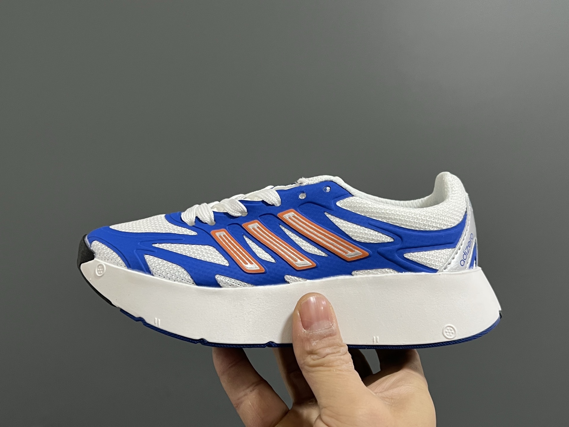 图片[4]-A家新款儿童鞋带扣摇摆运动鞋 尺码：28-35码 阿迪蕞新款摇摆鞋🆕 优质网面拼接☁️ 鞋带扣设计、穿脱便捷✌🏻 软弹后跟，脚感不言而喻✔️-选品中心