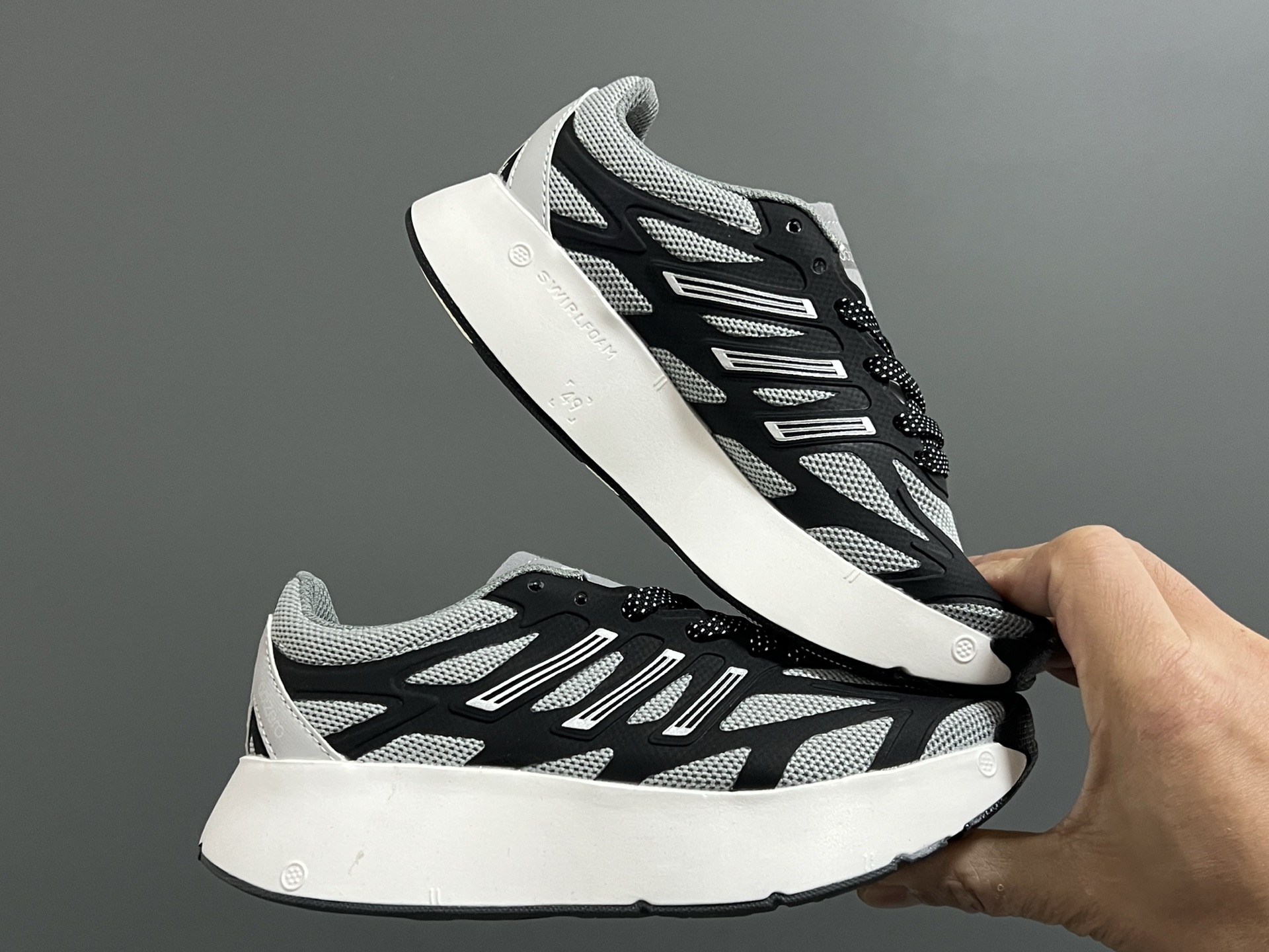 图片[9]-A家新款儿童鞋带扣摇摆运动鞋 尺码：28-35码 阿迪蕞新款摇摆鞋🆕 优质网面拼接☁️ 鞋带扣设计、穿脱便捷✌🏻 软弹后跟，脚感不言而喻✔️-选品中心