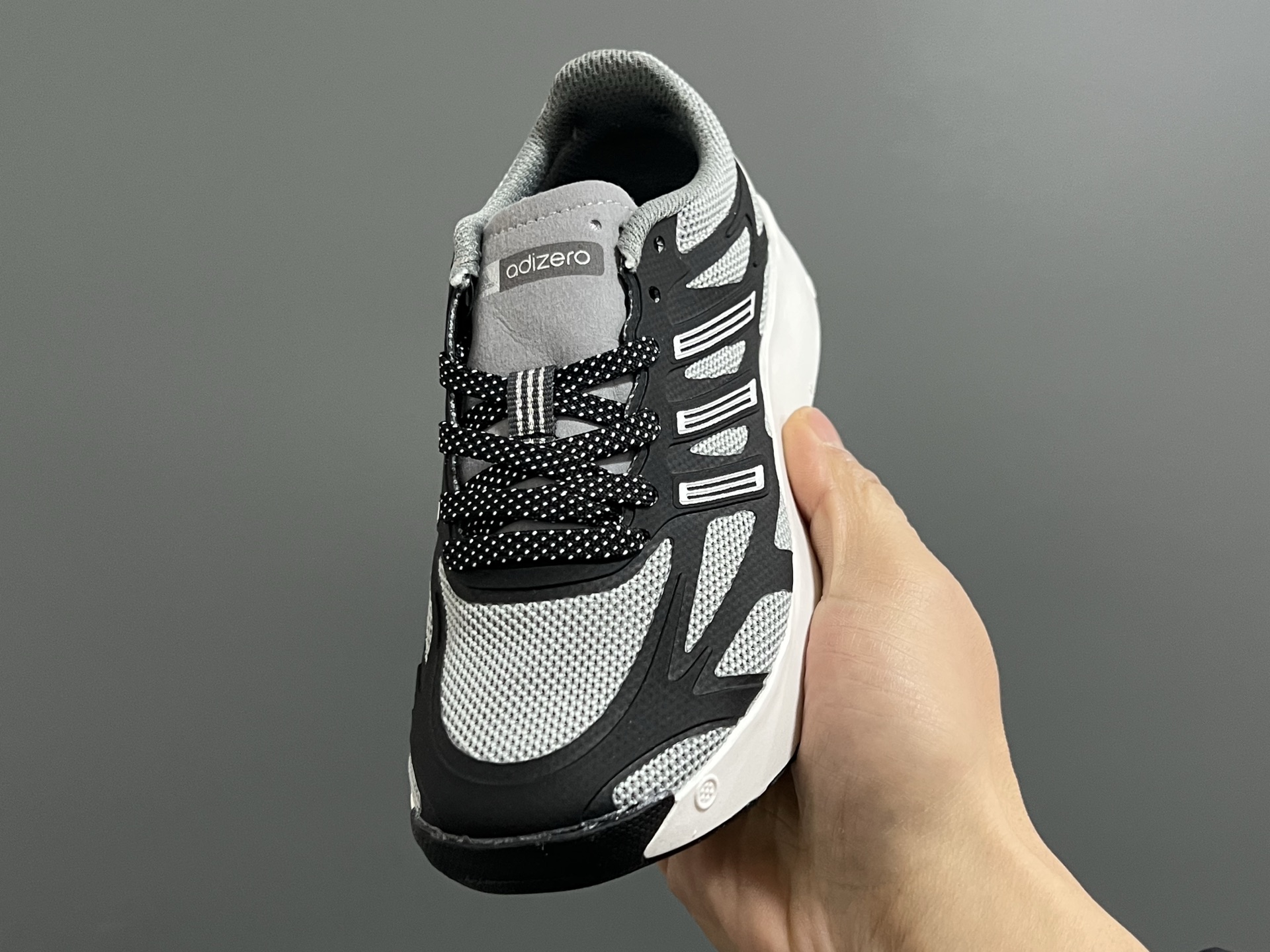 图片[3]-A家新款儿童鞋带扣摇摆运动鞋 尺码：28-35码 阿迪蕞新款摇摆鞋🆕 优质网面拼接☁️ 鞋带扣设计、穿脱便捷✌🏻 软弹后跟，脚感不言而喻✔️-选品中心