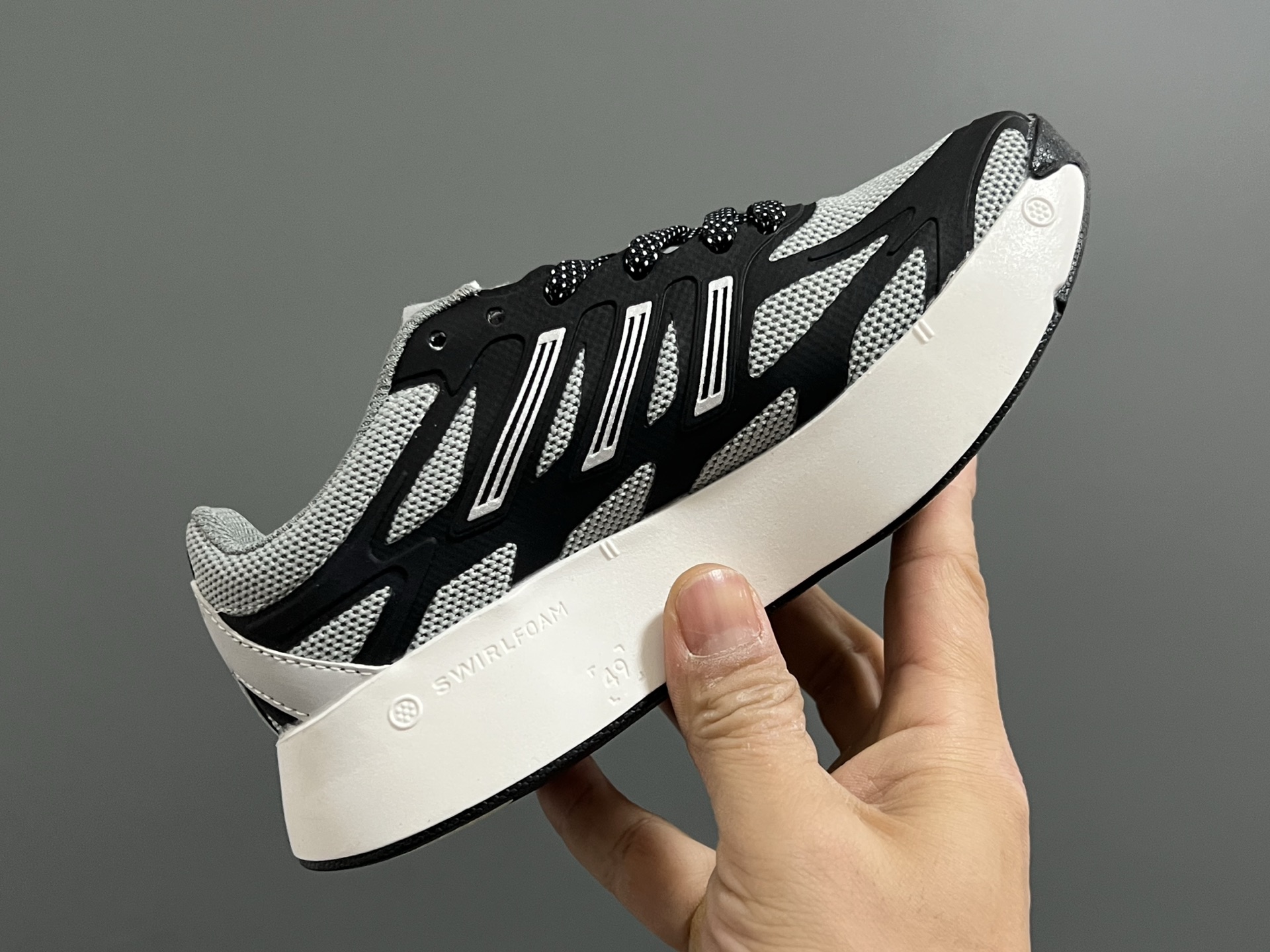 图片[6]-A家新款儿童鞋带扣摇摆运动鞋 尺码：28-35码 阿迪蕞新款摇摆鞋🆕 优质网面拼接☁️ 鞋带扣设计、穿脱便捷✌🏻 软弹后跟，脚感不言而喻✔️-选品中心