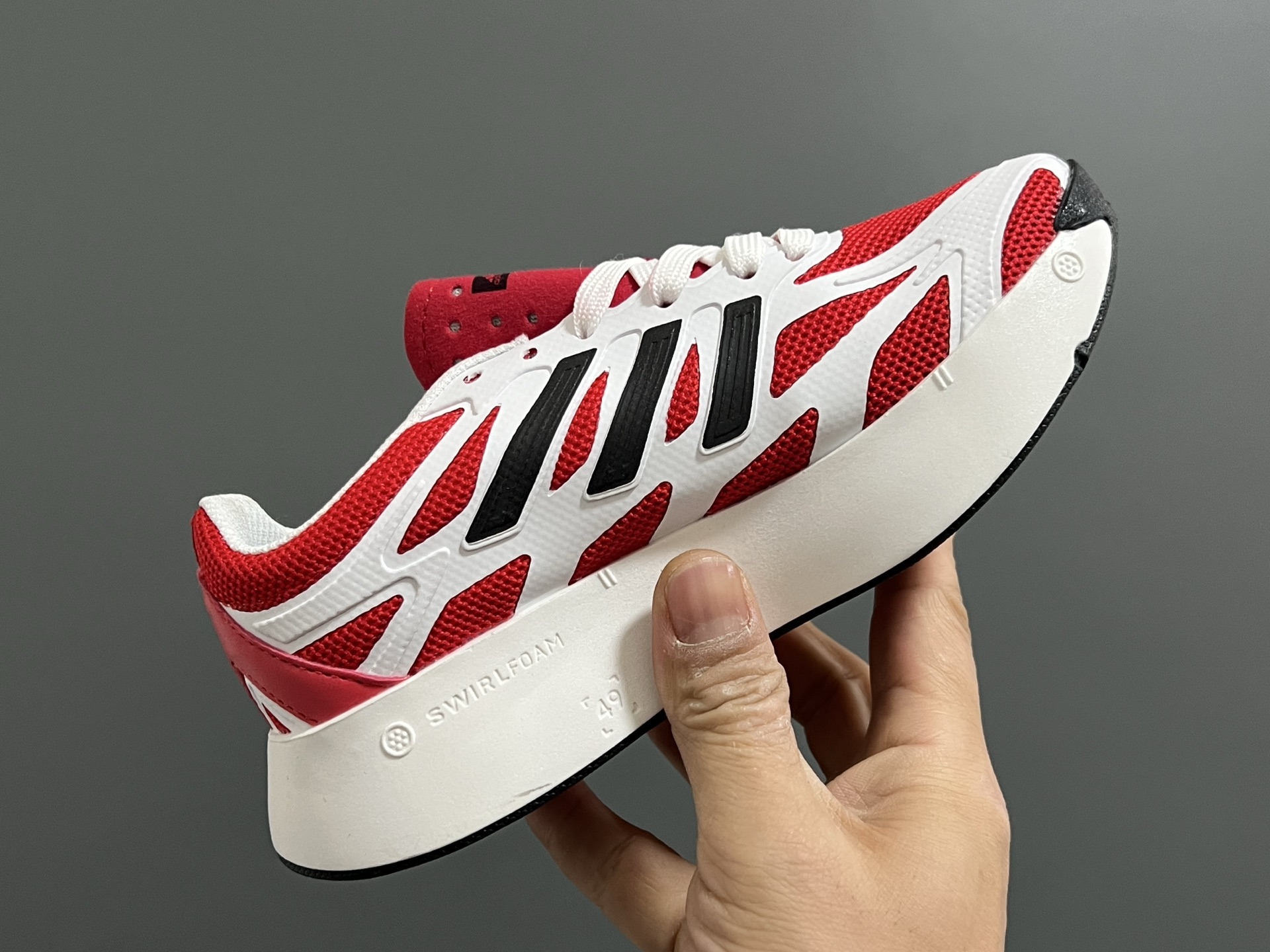 图片[5]-A家新款儿童鞋带扣摇摆运动鞋 尺码：28-35码 阿迪蕞新款摇摆鞋🆕 优质网面拼接☁️ 鞋带扣设计、穿脱便捷✌🏻 软弹后跟，脚感不言而喻✔️-选品中心