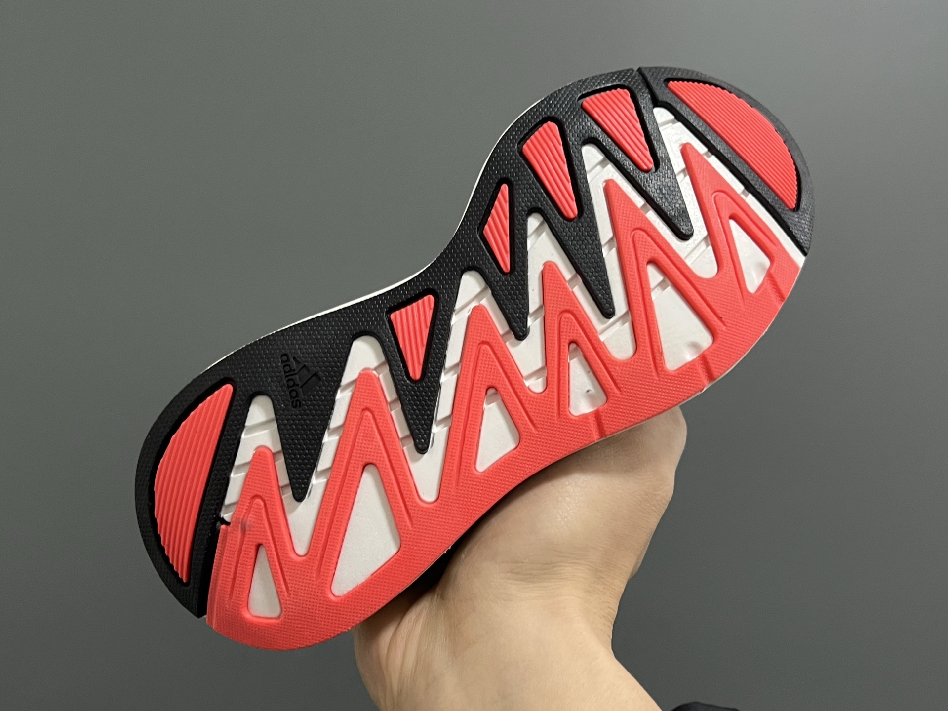 图片[8]-A家新款儿童鞋带扣摇摆运动鞋 尺码：28-35码 阿迪蕞新款摇摆鞋🆕 优质网面拼接☁️ 鞋带扣设计、穿脱便捷✌🏻 软弹后跟，脚感不言而喻✔️-选品中心