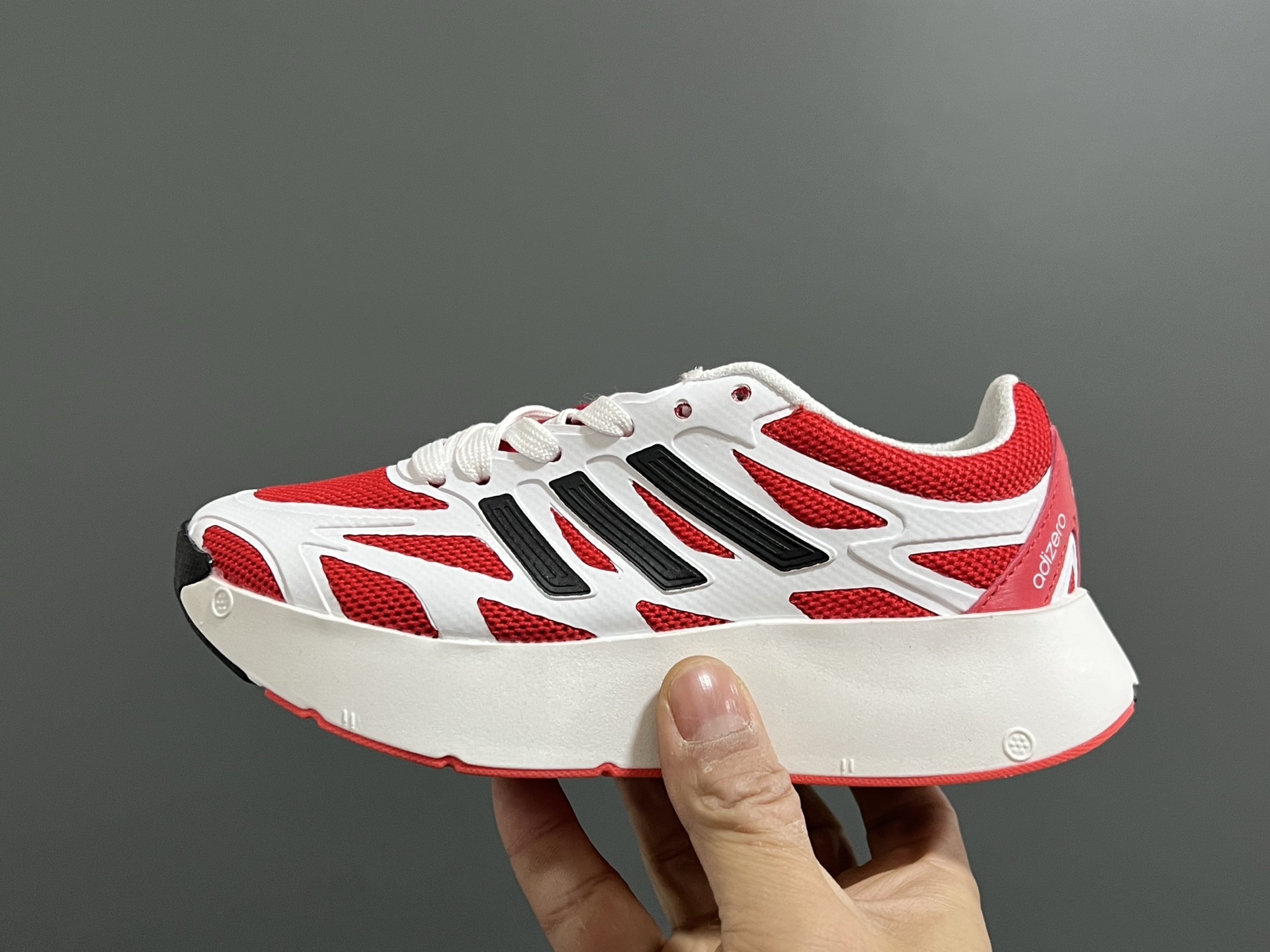 图片[4]-A家新款儿童鞋带扣摇摆运动鞋 尺码：28-35码 阿迪蕞新款摇摆鞋🆕 优质网面拼接☁️ 鞋带扣设计、穿脱便捷✌🏻 软弹后跟，脚感不言而喻✔️-选品中心