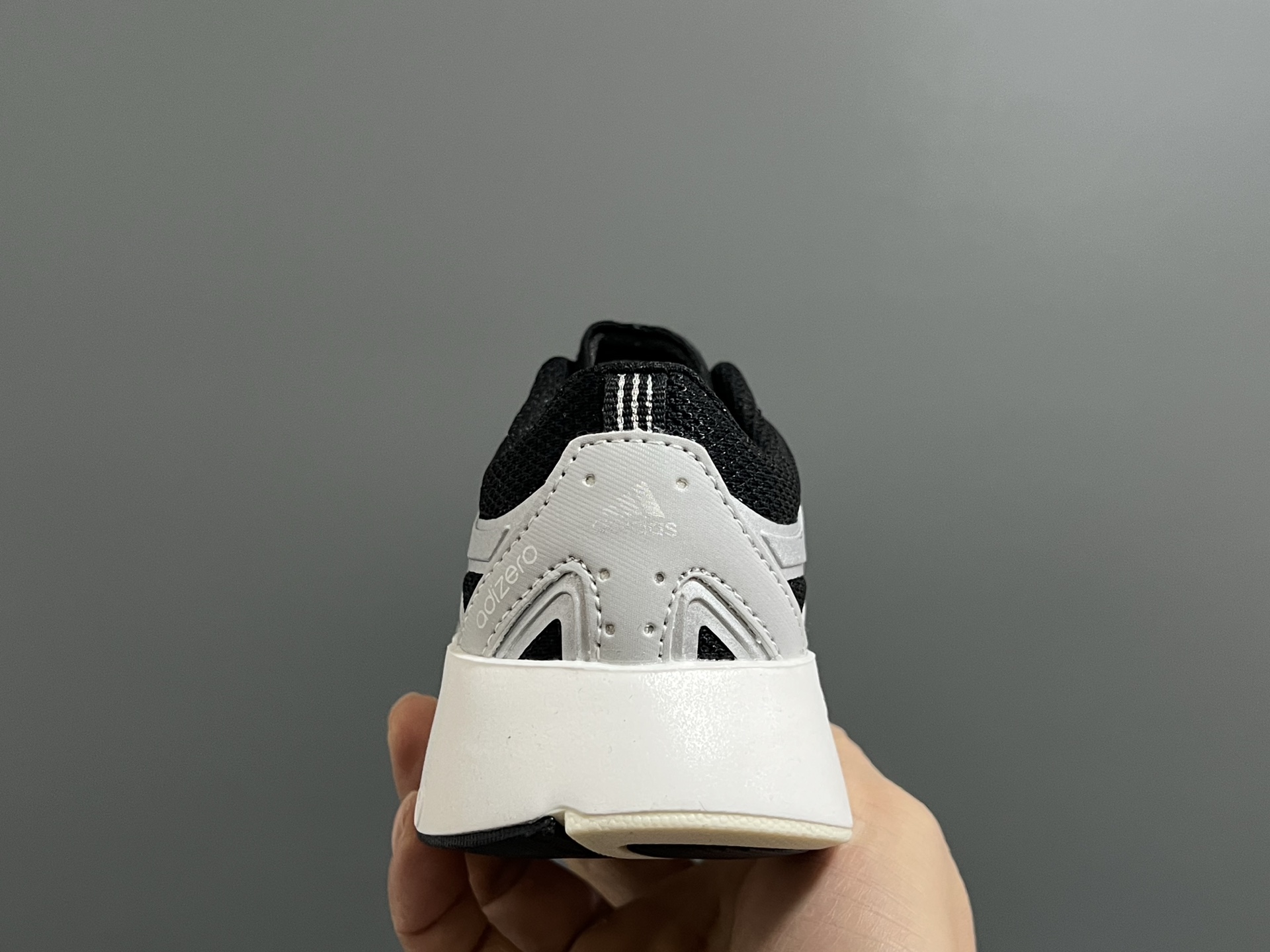 图片[7]-A家新款儿童鞋带扣摇摆运动鞋 尺码：28-35码 阿迪蕞新款摇摆鞋🆕 优质网面拼接☁️ 鞋带扣设计、穿脱便捷✌🏻 软弹后跟，脚感不言而喻✔️-选品中心