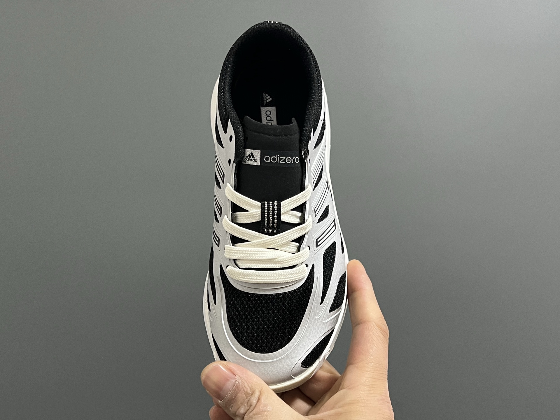 图片[8]-A家新款儿童鞋带扣摇摆运动鞋 尺码：28-35码 阿迪蕞新款摇摆鞋🆕 优质网面拼接☁️ 鞋带扣设计、穿脱便捷✌🏻 软弹后跟，脚感不言而喻✔️-选品中心