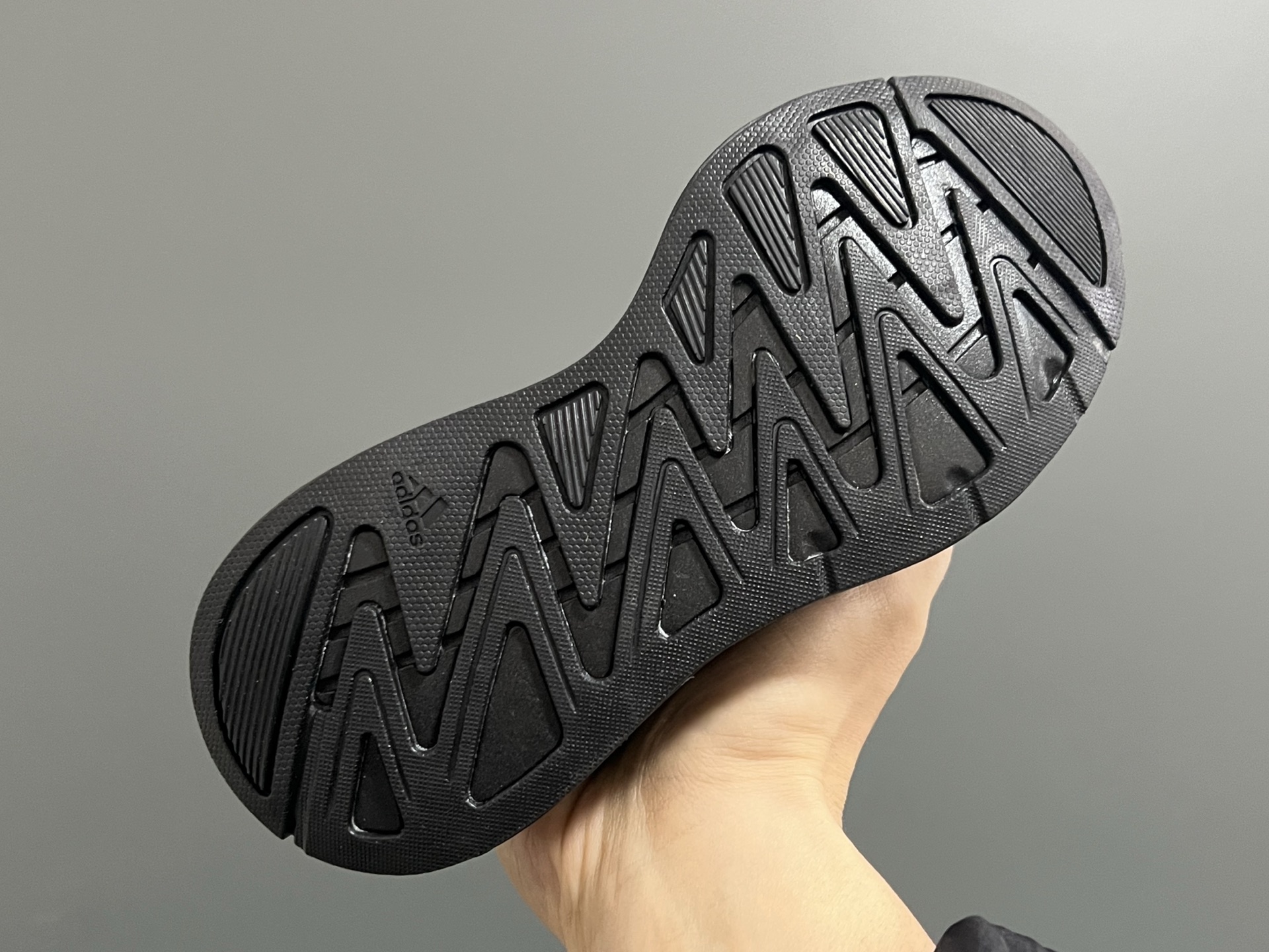 图片[5]-A家新款儿童鞋带扣摇摆运动鞋 尺码：28-35码 阿迪蕞新款摇摆鞋🆕 优质网面拼接☁️ 鞋带扣设计、穿脱便捷✌🏻 软弹后跟，脚感不言而喻✔️-选品中心