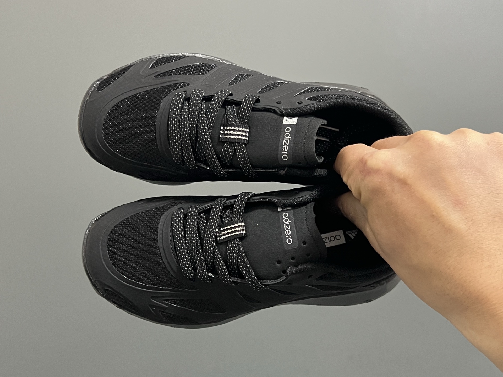 A家新款儿童鞋带扣摇摆运动鞋 尺码：28-35码 阿迪蕞新款摇摆鞋🆕 优质网面拼接☁️ 鞋带扣设计、穿脱便捷✌🏻 软弹后跟，脚感不言而喻✔️-选品中心