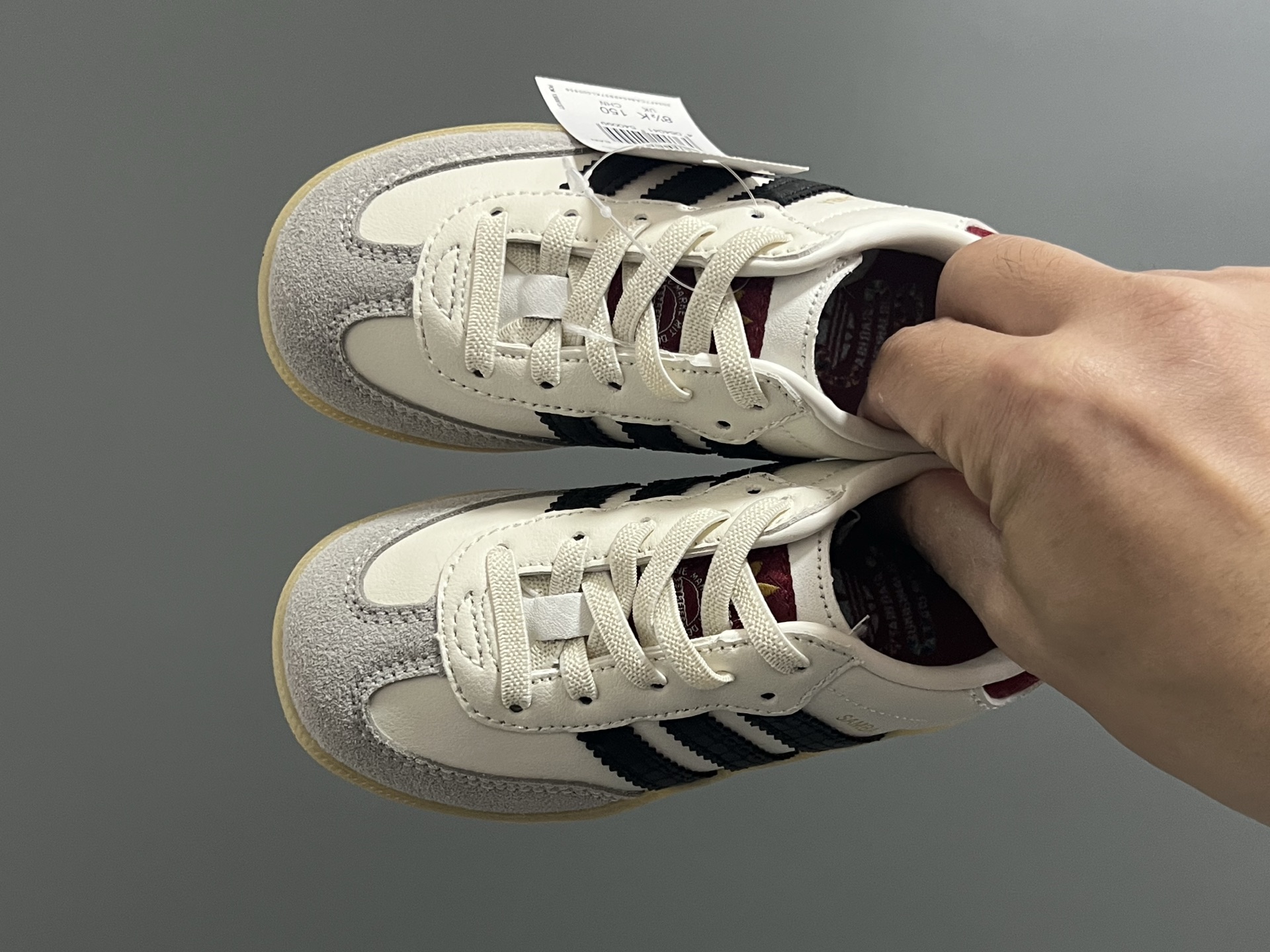 图片[2]-AD德训新年限定色儿童休闲鞋（小童） 尺码：22-27码松紧带 经典德训系列🆕 大小童匠心打造❤️ 小童松紧带，大童鞋带款 原装精致细节‼️ 质感满分💯 新年限定配色，满分推荐✔️-选品中心