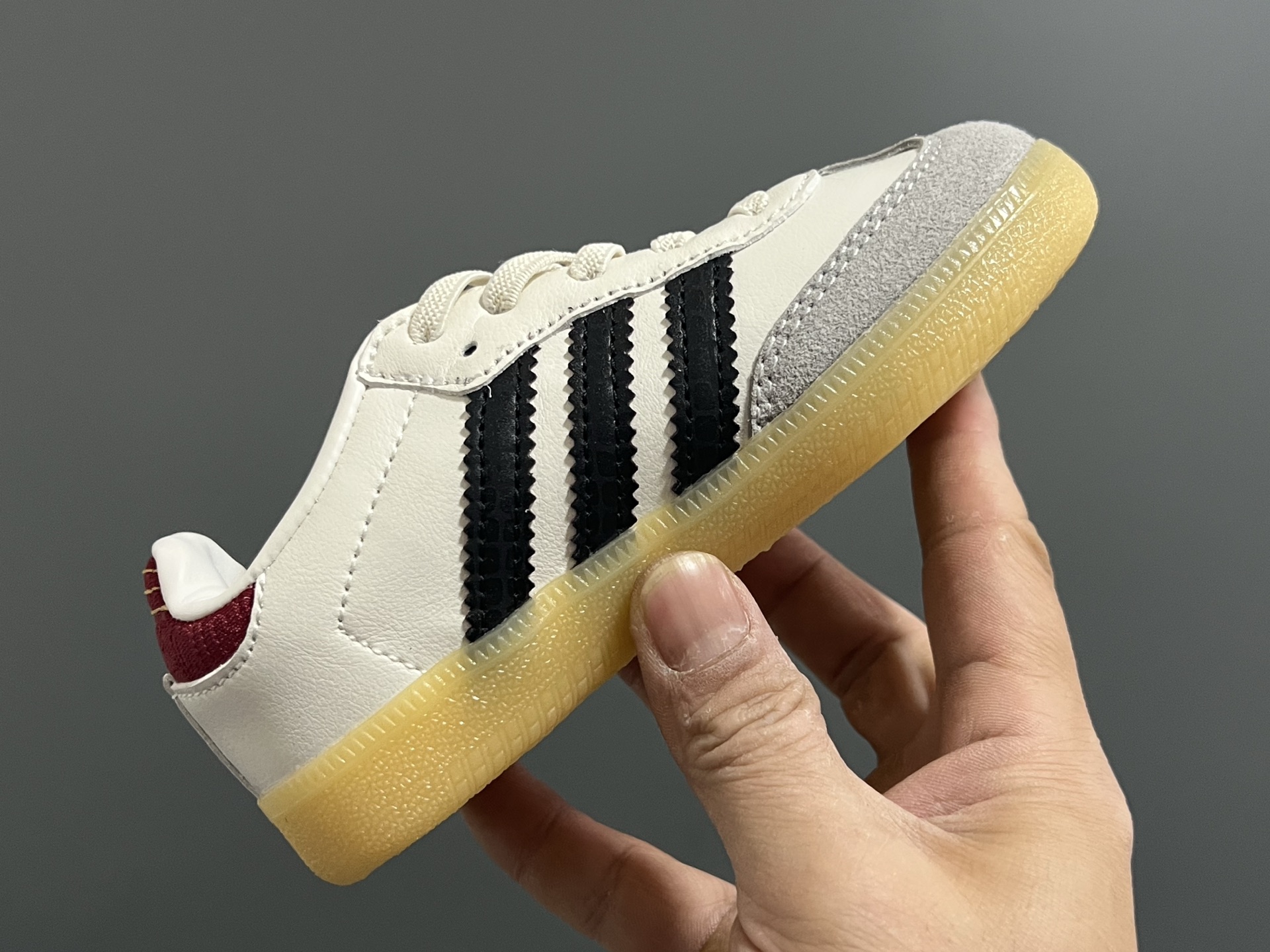 图片[6]-AD德训新年限定色儿童休闲鞋（小童） 尺码：22-27码松紧带 经典德训系列🆕 大小童匠心打造❤️ 小童松紧带，大童鞋带款 原装精致细节‼️ 质感满分💯 新年限定配色，满分推荐✔️-选品中心