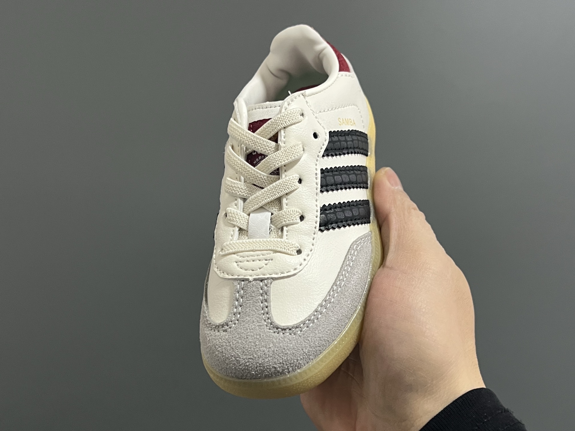 图片[3]-AD德训新年限定色儿童休闲鞋（小童） 尺码：22-27码松紧带 经典德训系列🆕 大小童匠心打造❤️ 小童松紧带，大童鞋带款 原装精致细节‼️ 质感满分💯 新年限定配色，满分推荐✔️-选品中心