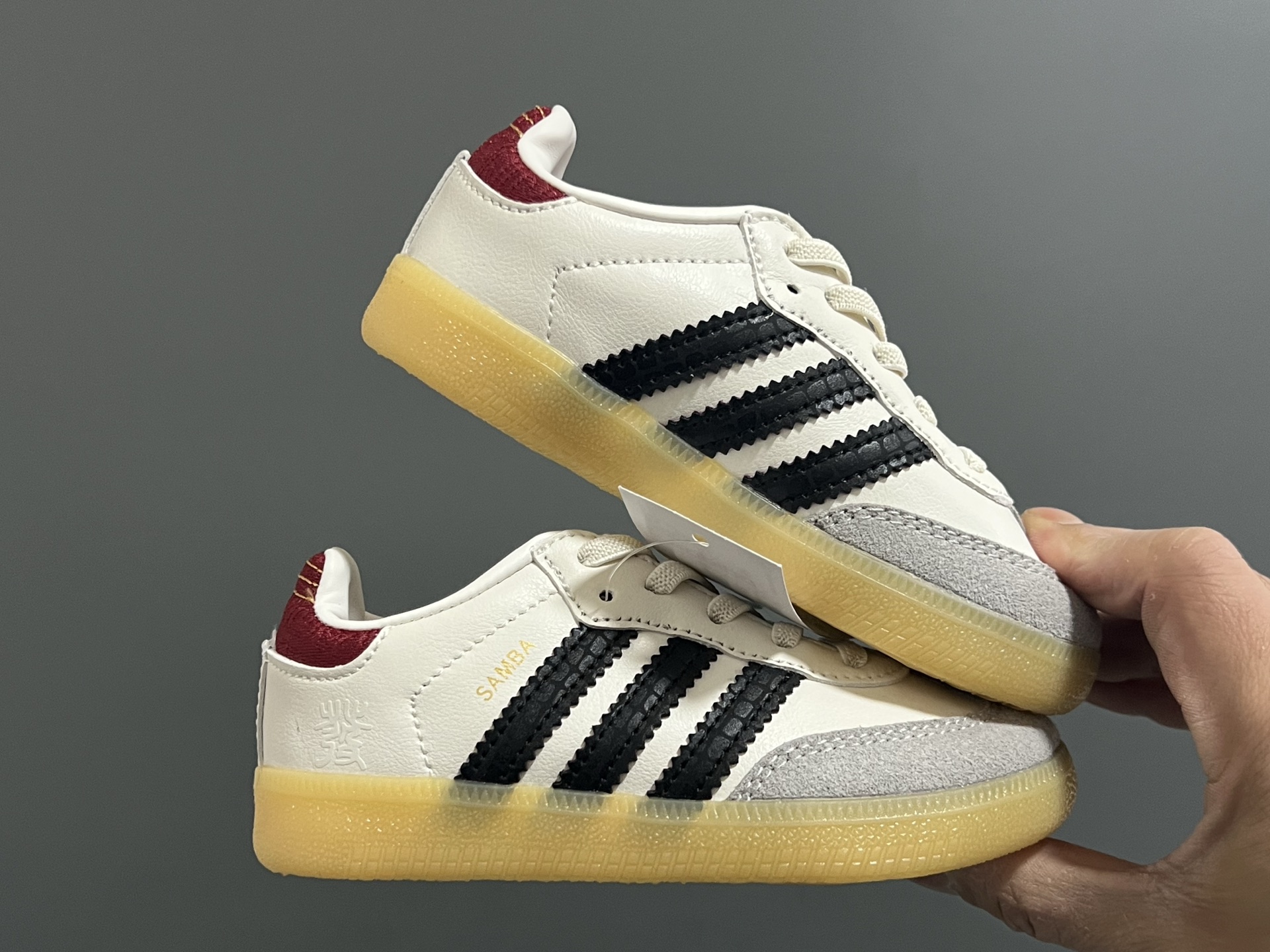 图片[9]-AD德训新年限定色儿童休闲鞋（小童） 尺码：22-27码松紧带 经典德训系列🆕 大小童匠心打造❤️ 小童松紧带，大童鞋带款 原装精致细节‼️ 质感满分💯 新年限定配色，满分推荐✔️-选品中心