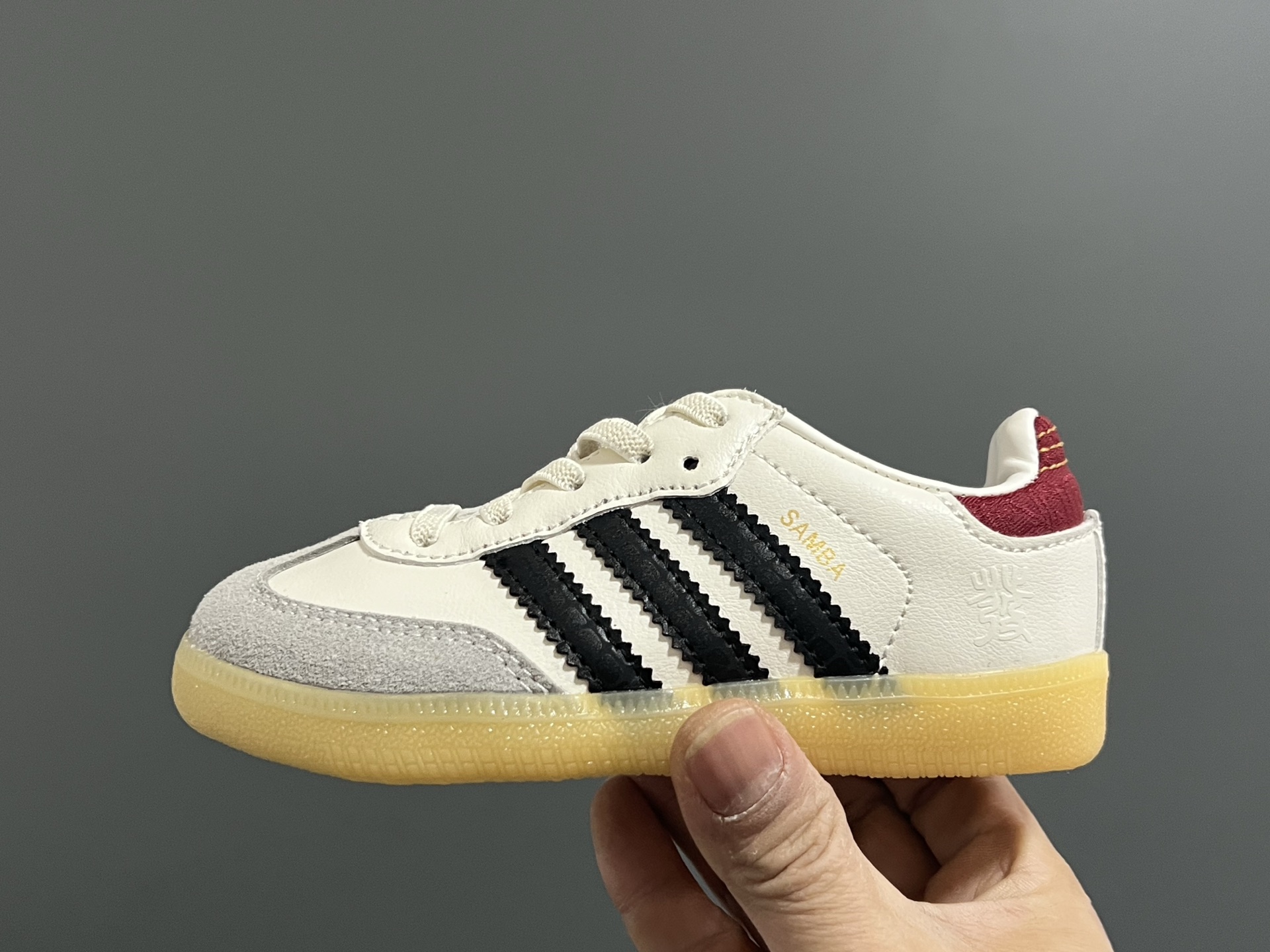 图片[4]-AD德训新年限定色儿童休闲鞋（小童） 尺码：22-27码松紧带 经典德训系列🆕 大小童匠心打造❤️ 小童松紧带，大童鞋带款 原装精致细节‼️ 质感满分💯 新年限定配色，满分推荐✔️-选品中心