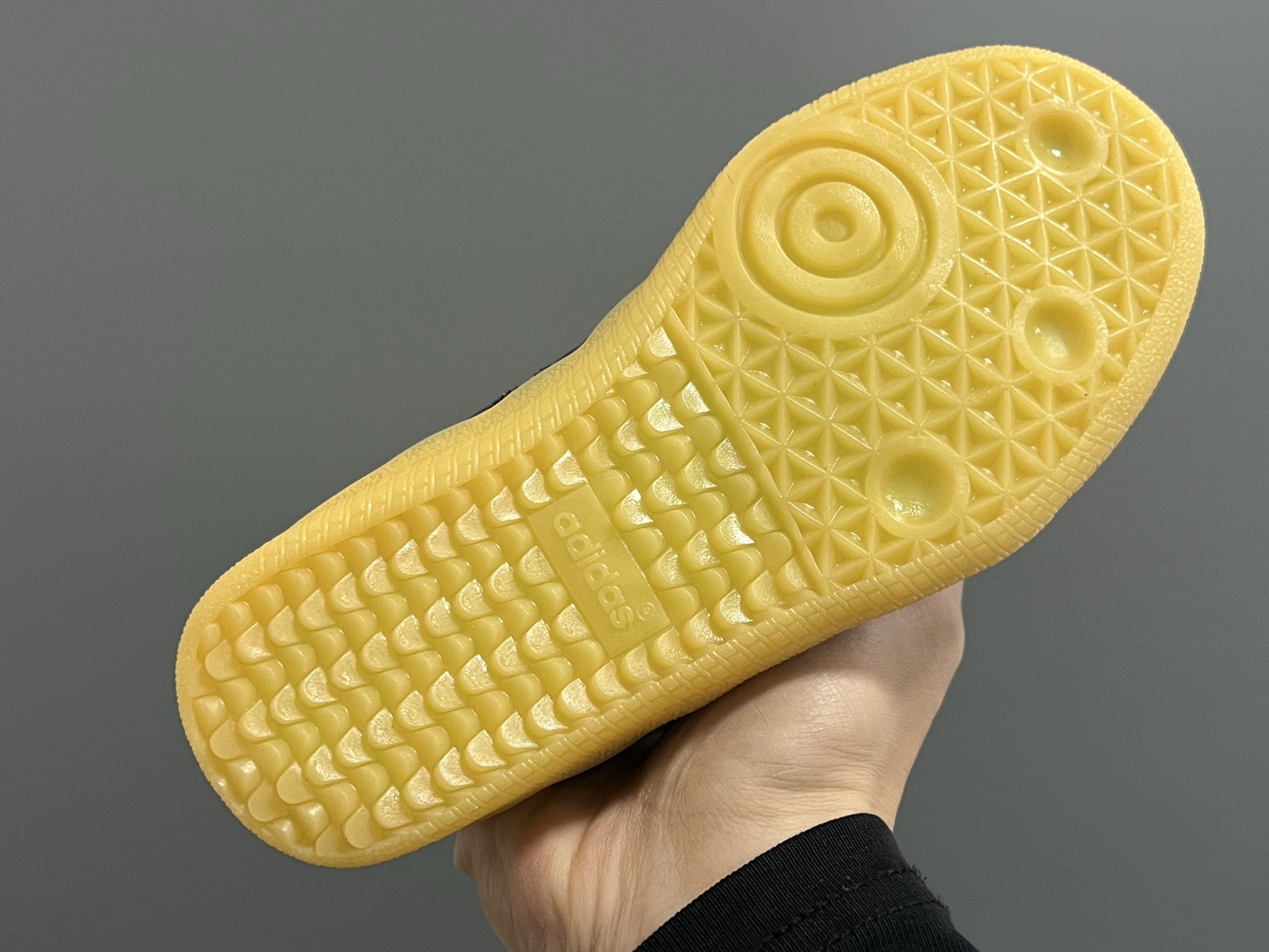 图片[5]-AD德训新年限定色儿童休闲鞋（大童） 尺码：28-37码鞋带款 经典德训系列🆕 大小童匠心打造❤️ 小童松紧带，大童鞋带款 原装精致细节‼️ 质感满分💯 新年限定配色，满分推荐✔️-选品中心