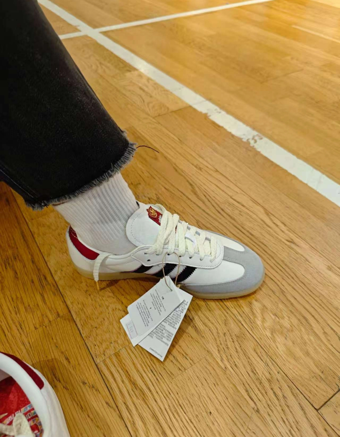 图片[8]-A家德训新年限定色儿童休闲鞋 尺码：22-37码 经典德训系列🆕 大小童匠心打造❤️ 小童松紧带，大童鞋带款 原装精致细节‼️ 质感满分💯 新年限定配色，满分推荐✔️-选品中心