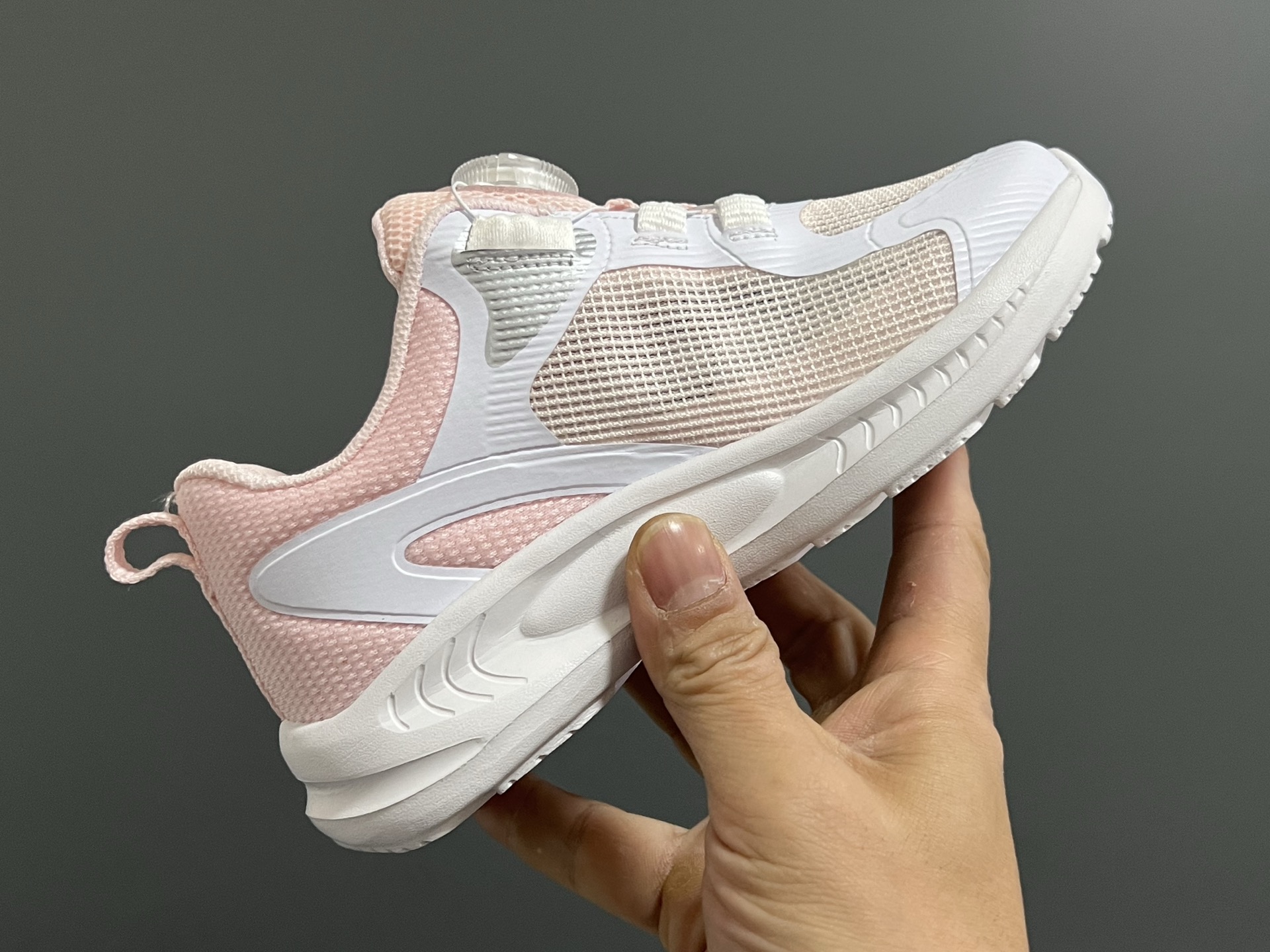 “New FILA Children’s Training Shoes with BoA Lock Design and Air-Transmitting Webs” - 图片 6