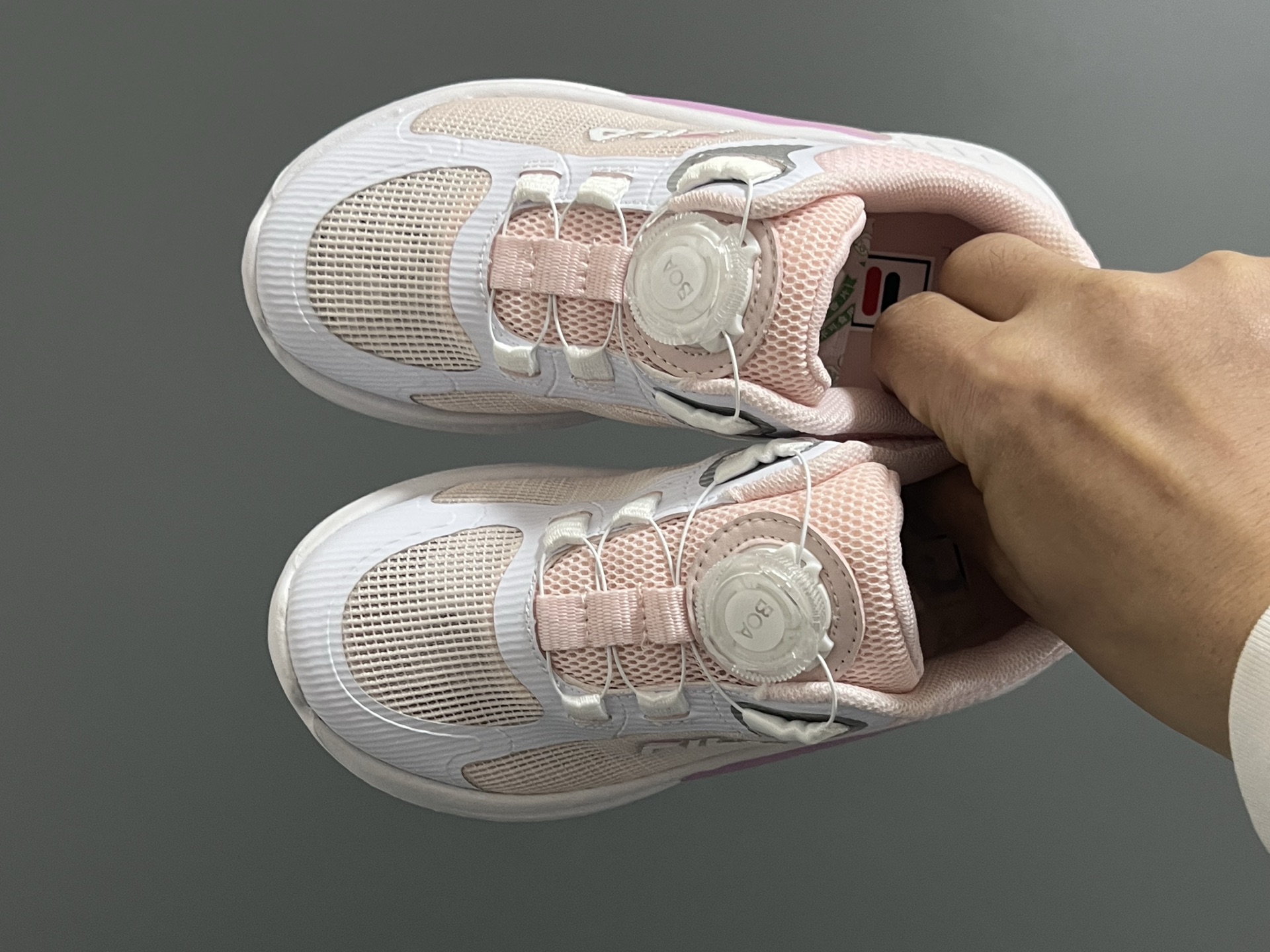 “New FILA Children’s Training Shoes with BoA Lock Design and Air-Transmitting Webs”