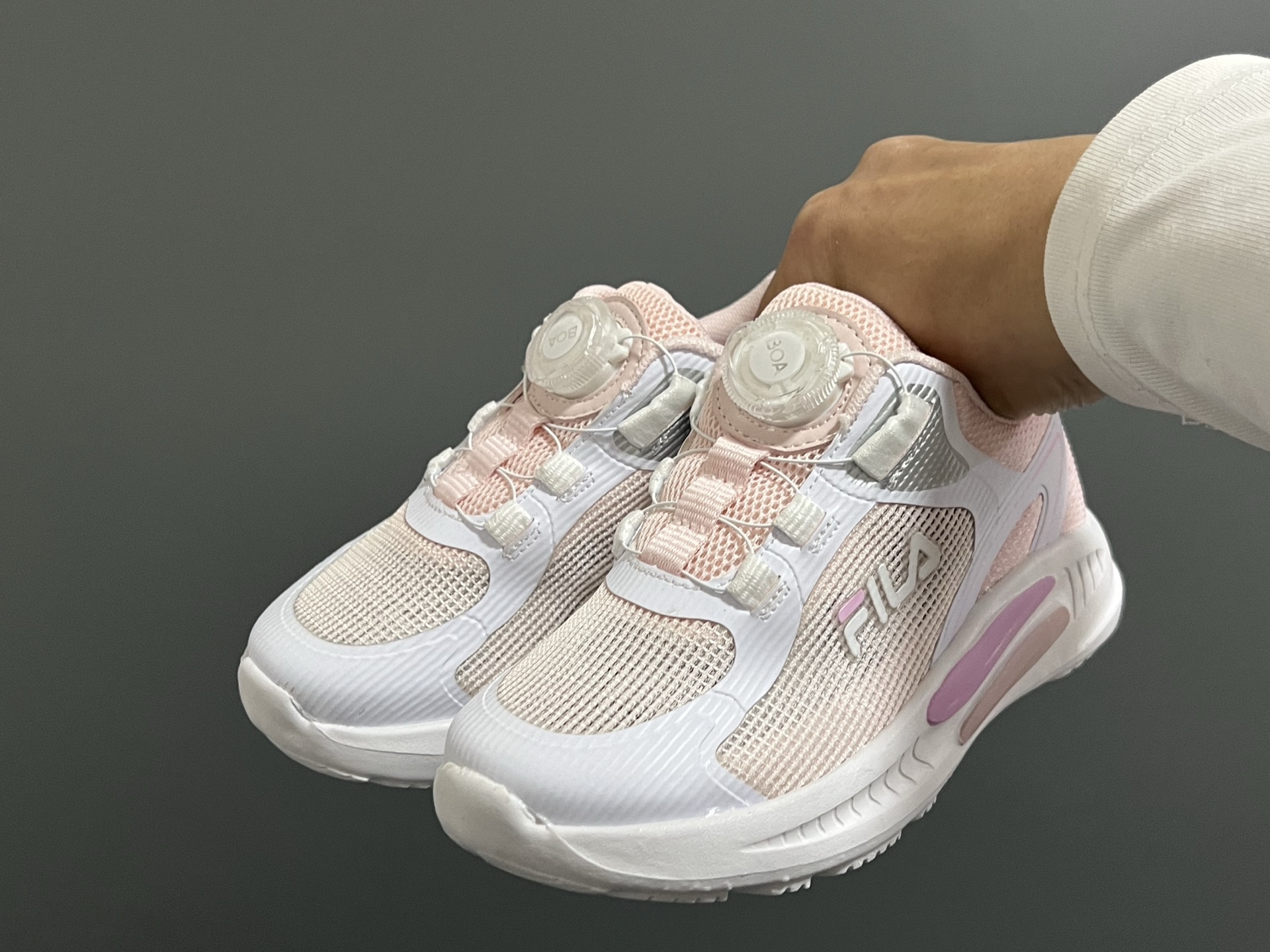 “New FILA Children’s Training Shoes with BoA Lock Design and Air-Transmitting Webs” - 图片 2