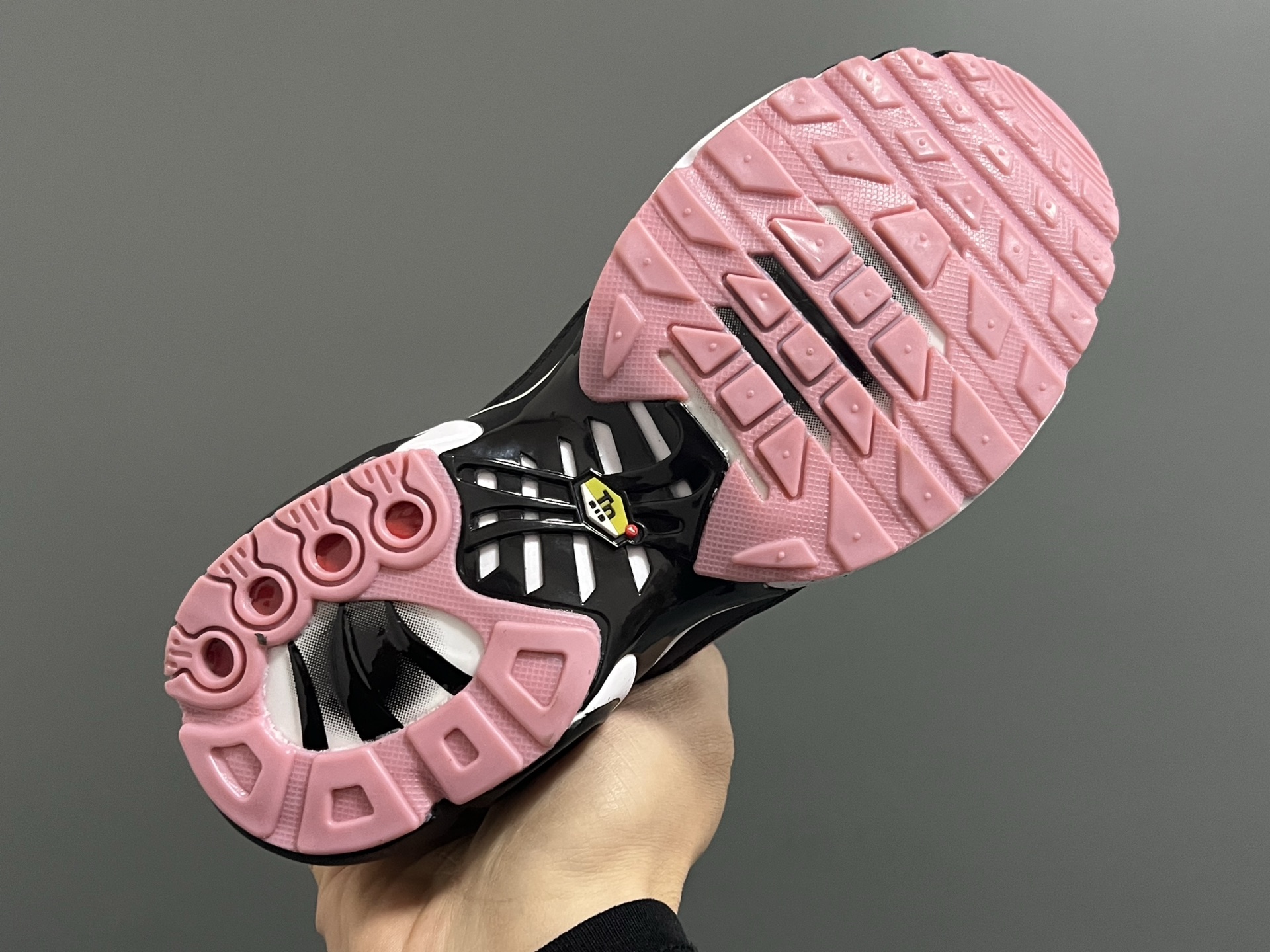 图片[8]-MAX plus全掌气垫儿童运动鞋 尺码：28-35码 超赞的全掌气垫，脚感超舒适👍🏻 优质鞋面拼接，质感满满💯 上学运动都是超合适单品❤️-选品中心