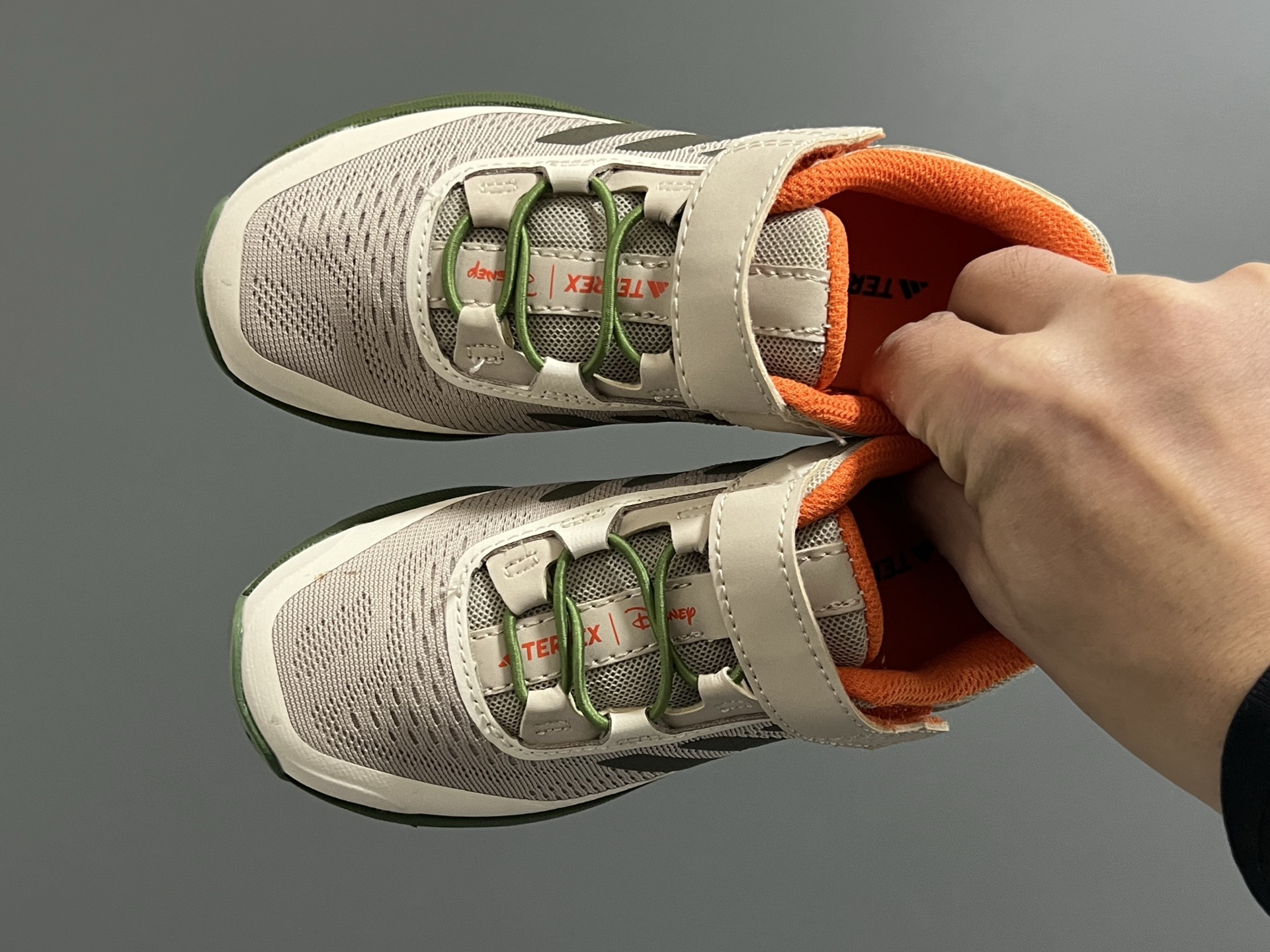 AD乐高联名户外轻便魔术贴儿童运动鞋26-37码 超赞的乐高联名系✔️ 高密度针织鞋面，质感超软超舒服☁️ 抓地力超强的橡胶大底，脚感不言而喻✌🏻-选品中心