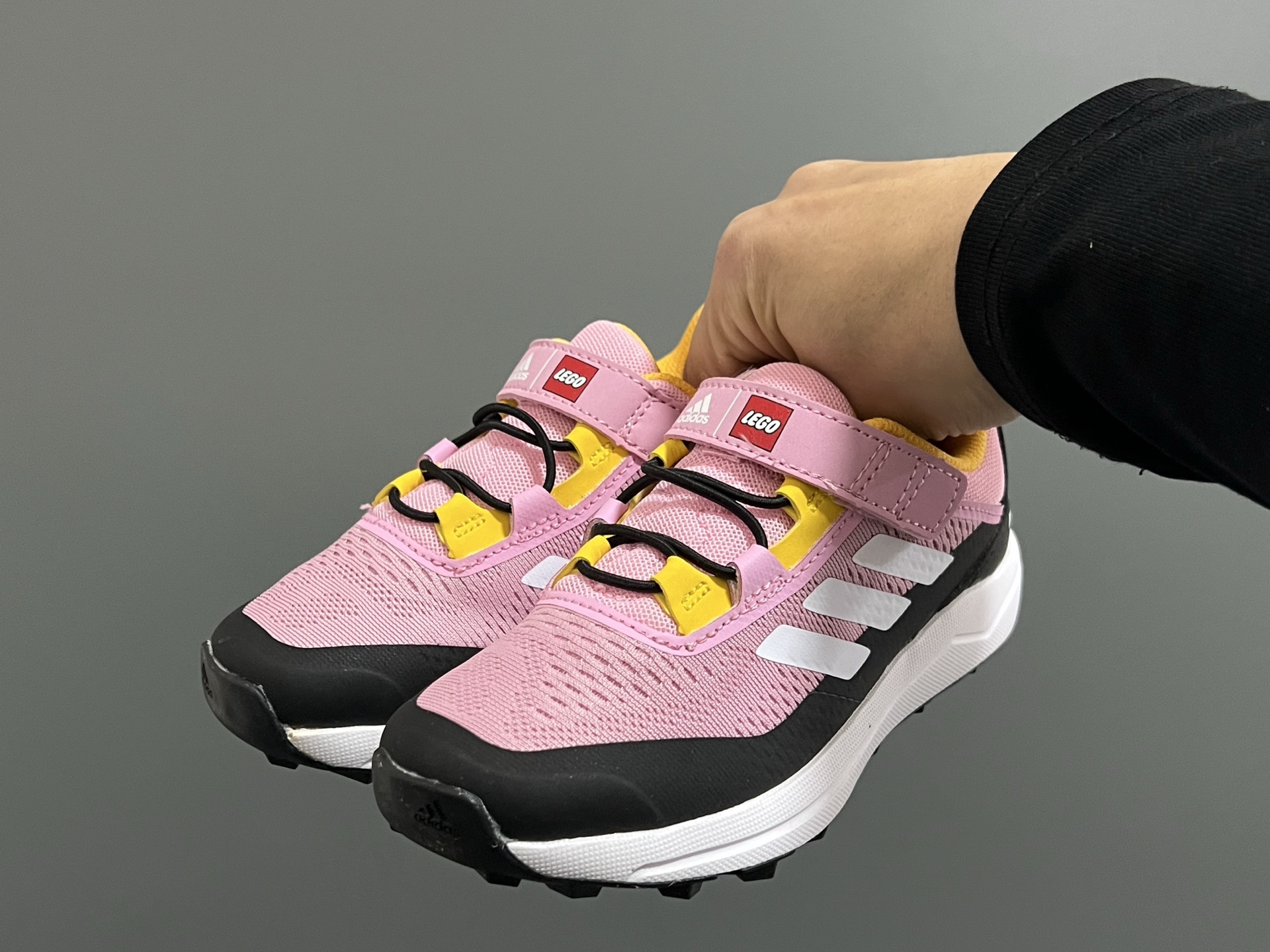 图片[2]-AD乐高联名户外轻便魔术贴儿童运动鞋26-37码 超赞的乐高联名系✔️ 高密度针织鞋面，质感超软超舒服☁️ 抓地力超强的橡胶大底，脚感不言而喻✌🏻-选品中心