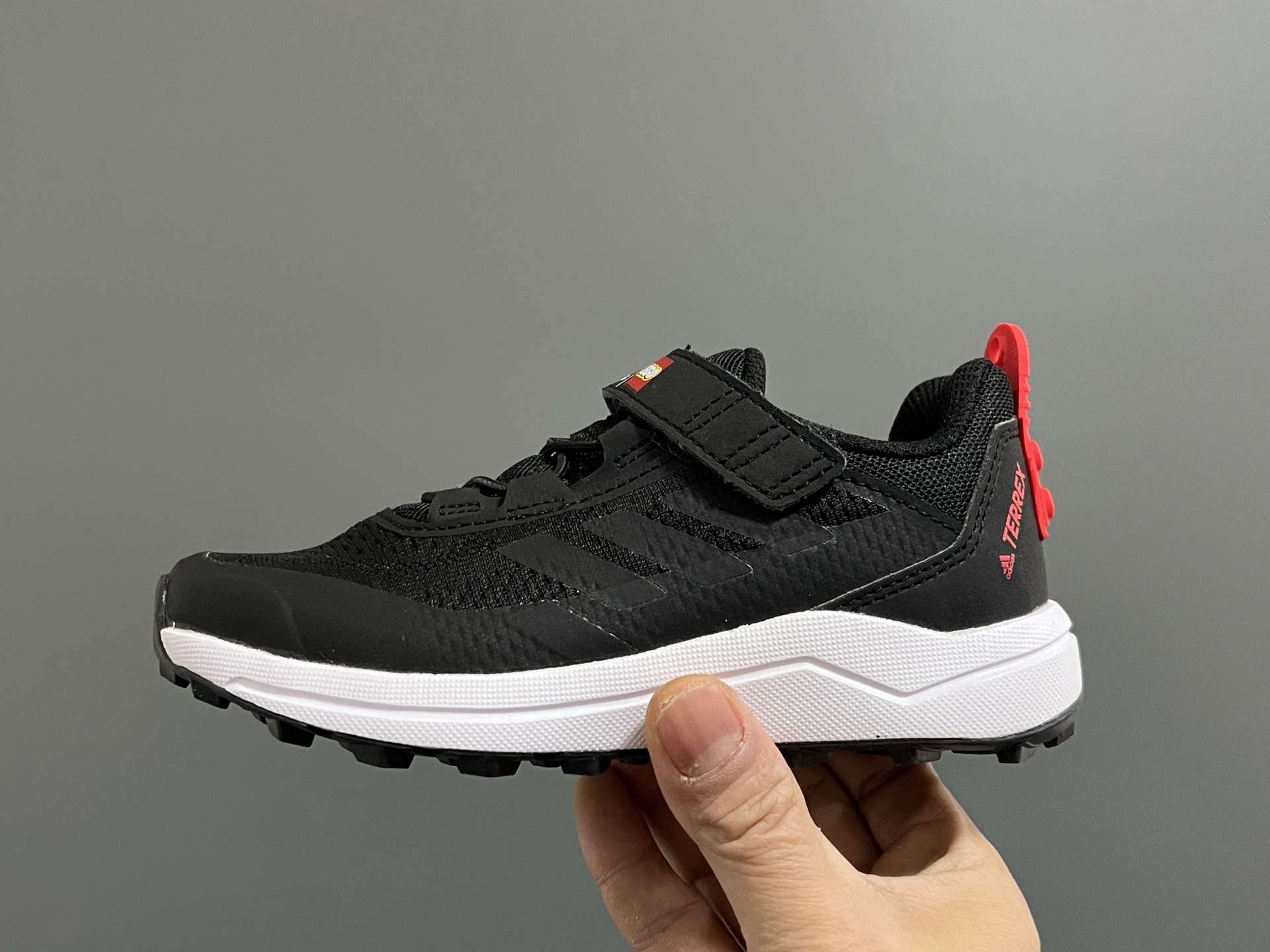 图片[4]-AD乐高联名户外轻便魔术贴儿童运动鞋26-37码 超赞的乐高联名系✔️ 高密度针织鞋面，质感超软超舒服☁️ 抓地力超强的橡胶大底，脚感不言而喻✌🏻-选品中心