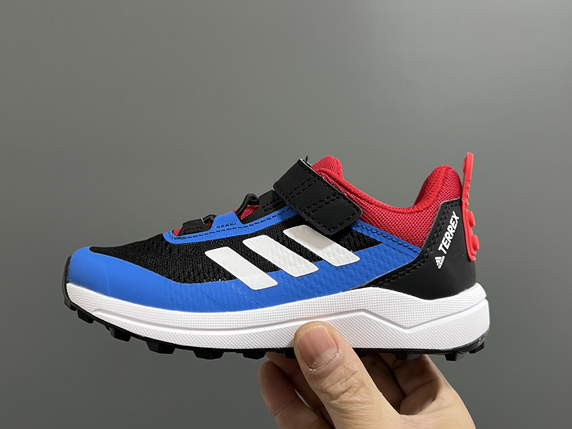 图片[4]-AD乐高联名户外轻便魔术贴儿童运动鞋26-37码 超赞的乐高联名系✔️ 高密度针织鞋面，质感超软超舒服☁️ 抓地力超强的橡胶大底，脚感不言而喻✌🏻-选品中心