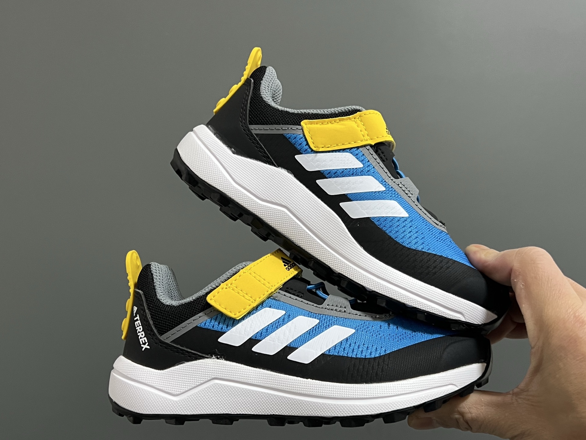 图片[9]-AD乐高联名户外轻便魔术贴儿童运动鞋26-37码 超赞的乐高联名系✔️ 高密度针织鞋面，质感超软超舒服☁️ 抓地力超强的橡胶大底，脚感不言而喻✌🏻-选品中心