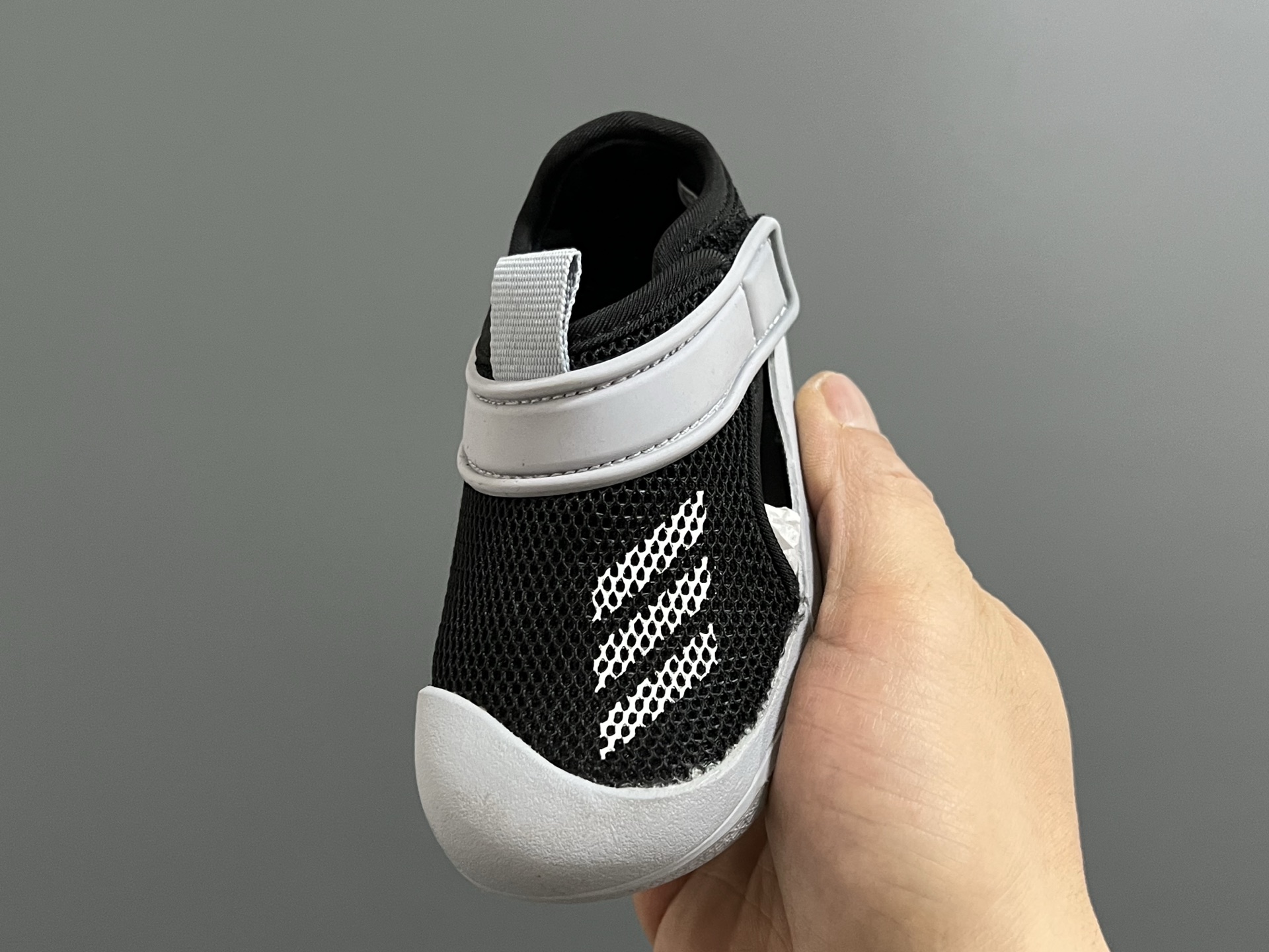 图片[3]-‼️活动价‼️‼️‼️ A家专G版涉水网面包头二代儿童凉鞋） 尺码：22-35码 薅羊毛时刻来啦👏🏻 专柜同步新款🆕 主推工厂出品，大厂工艺做工要求都超高👍🏻 1：1原版定制，完美还原💯 采用进口魔术贴，更加耐用✔️ 全码现货❤️-选品中心