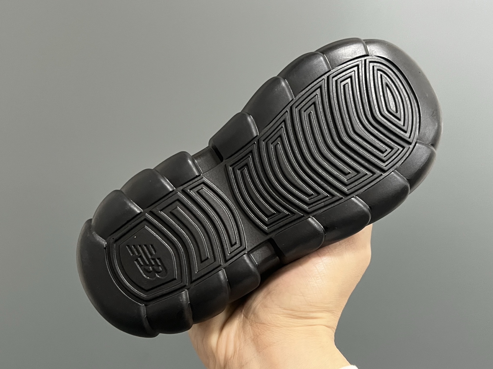 图片[5]-NB新款920玛丽珍网面拼接魔术贴儿童凉鞋 尺码：24-37码 时髦又洋气的NB玛丽珍系列🔥 网面➕优质皮料拼接，透气又舒适☁️ 1：1高端定制MD大底，脚感超舒服😌 魔术贴设计，穿脱超级方便✌🏻 闭眼入的八色，搭配袜子超洋气✨-选品中心