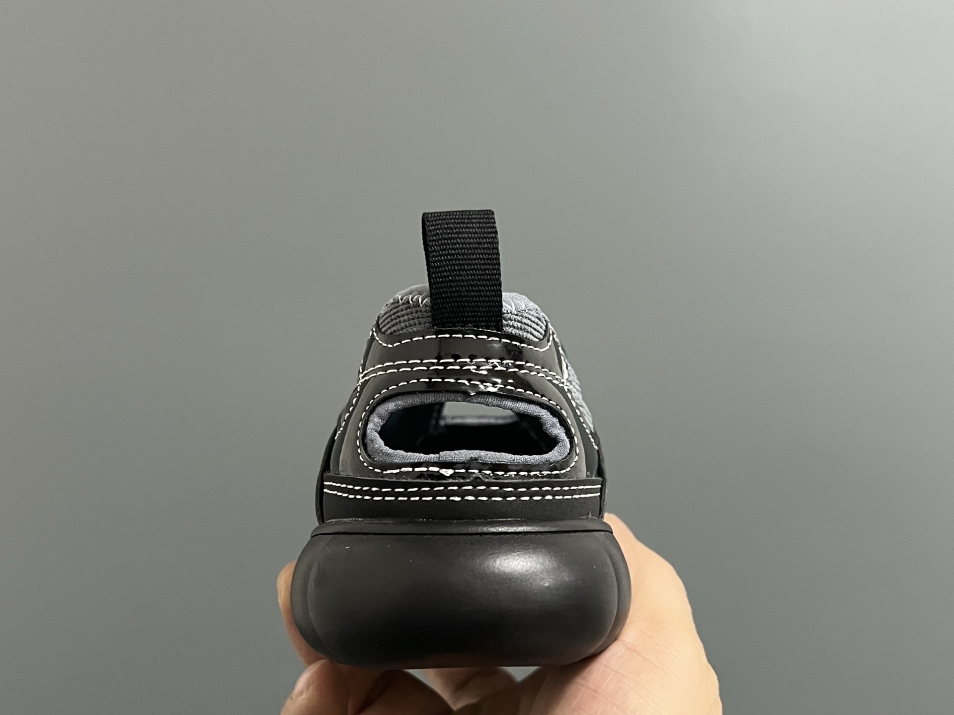 图片[7]-NB新款920玛丽珍网面拼接魔术贴儿童凉鞋 尺码：24-37码 时髦又洋气的NB玛丽珍系列🔥 网面➕优质皮料拼接，透气又舒适☁️ 1：1高端定制MD大底，脚感超舒服😌 魔术贴设计，穿脱超级方便✌🏻 闭眼入的八色，搭配袜子超洋气✨-选品中心