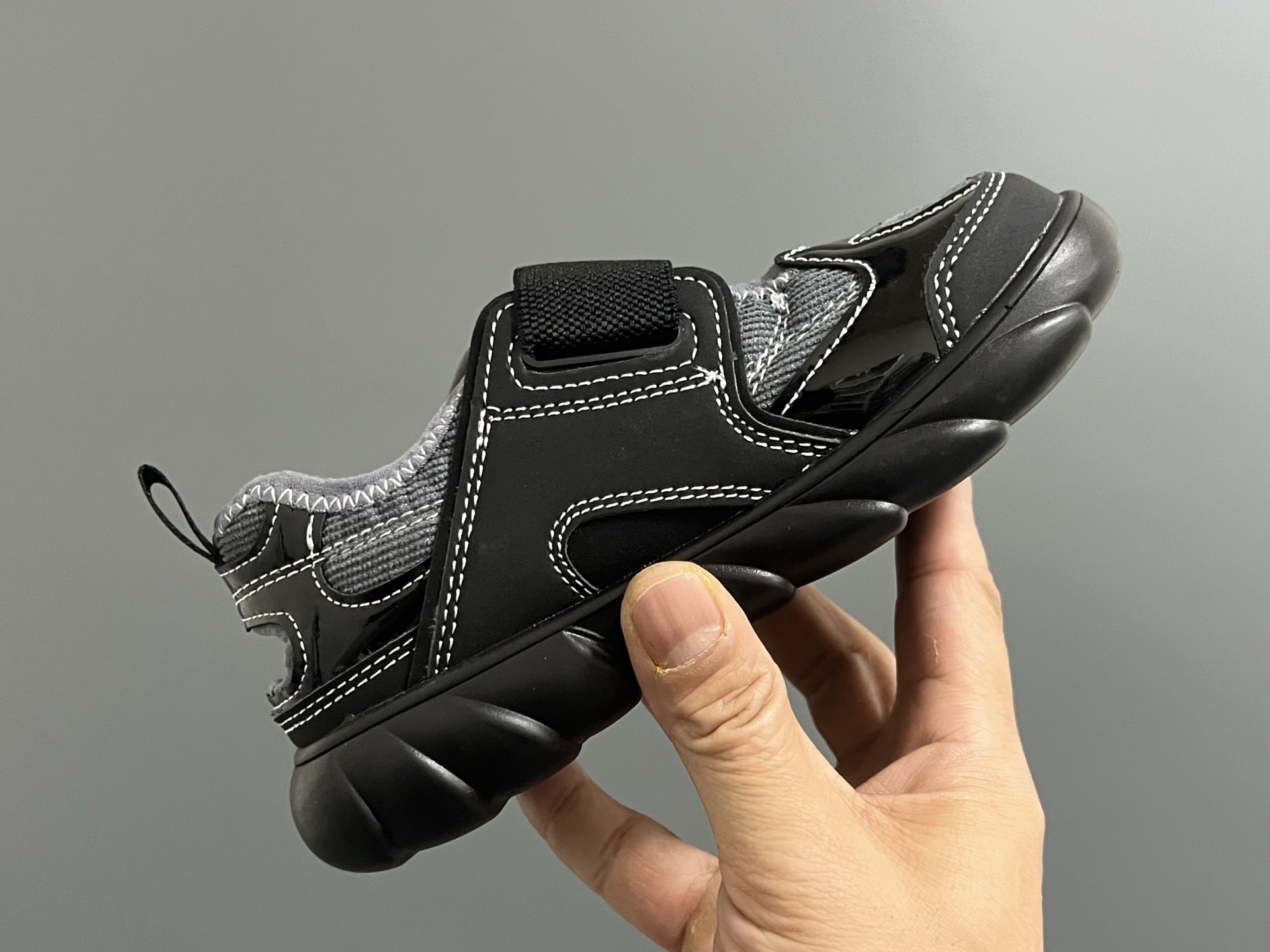 图片[6]-NB新款920玛丽珍网面拼接魔术贴儿童凉鞋 尺码：24-37码 时髦又洋气的NB玛丽珍系列🔥 网面➕优质皮料拼接，透气又舒适☁️ 1：1高端定制MD大底，脚感超舒服😌 魔术贴设计，穿脱超级方便✌🏻 闭眼入的八色，搭配袜子超洋气✨-选品中心