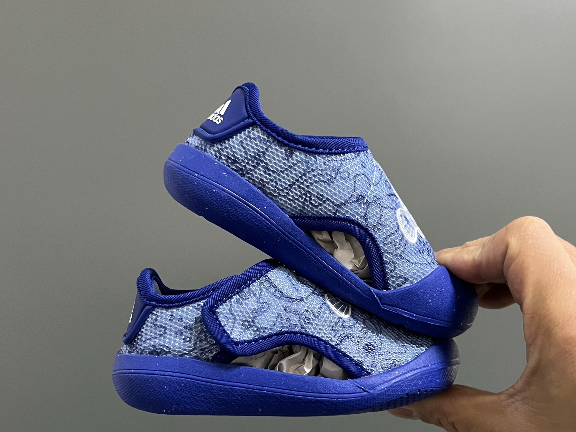 图片[9]-原单 A家包头三代儿童网面魔术贴凉鞋（） 尺码：22-35码 原单品质，软贝同厂，品质保证👍🏻 透气性网面，速干又舒适☁️ 耐磨防滑橡胶大底，脚感超舒服☁️ 海边度假🏖️日常生活都非常合适✌🏻 魔术贴设计，穿脱方便✔️-选品中心