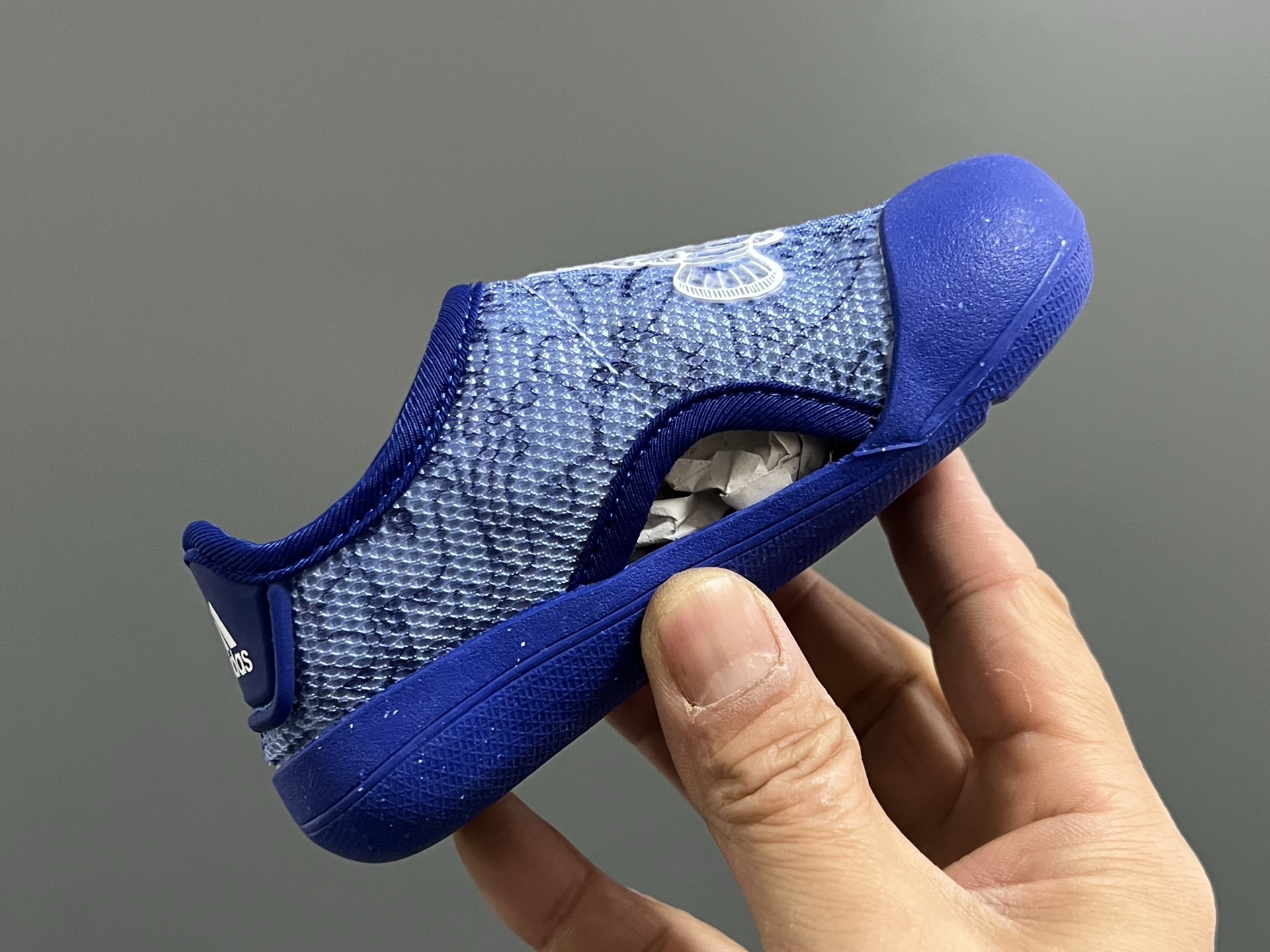 图片[6]-原单 A家包头三代儿童网面魔术贴凉鞋（） 尺码：22-35码 原单品质，软贝同厂，品质保证👍🏻 透气性网面，速干又舒适☁️ 耐磨防滑橡胶大底，脚感超舒服☁️ 海边度假🏖️日常生活都非常合适✌🏻 魔术贴设计，穿脱方便✔️-选品中心