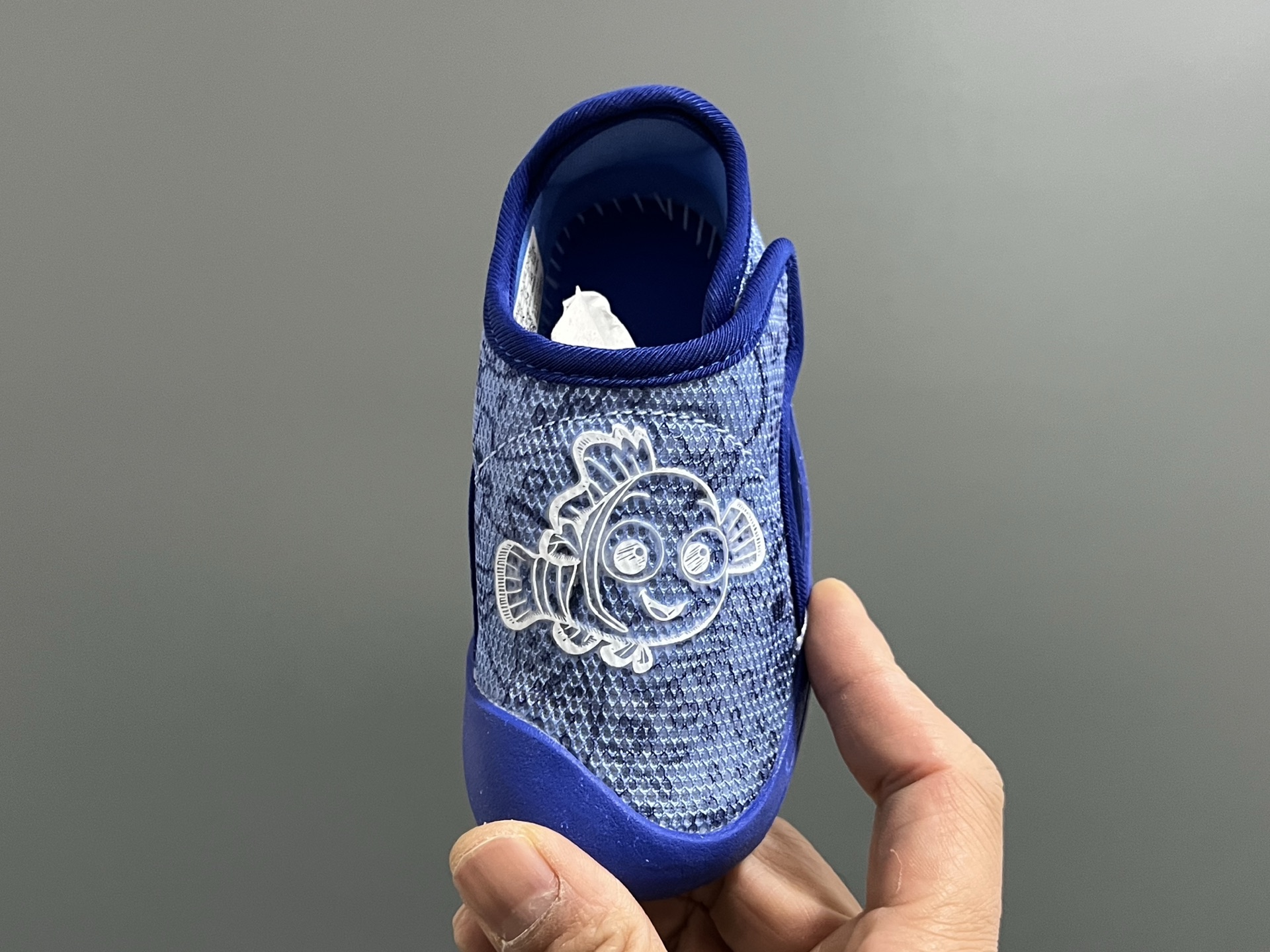 图片[8]-原单 A家包头三代儿童网面魔术贴凉鞋（） 尺码：22-35码 原单品质，软贝同厂，品质保证👍🏻 透气性网面，速干又舒适☁️ 耐磨防滑橡胶大底，脚感超舒服☁️ 海边度假🏖️日常生活都非常合适✌🏻 魔术贴设计，穿脱方便✔️-选品中心