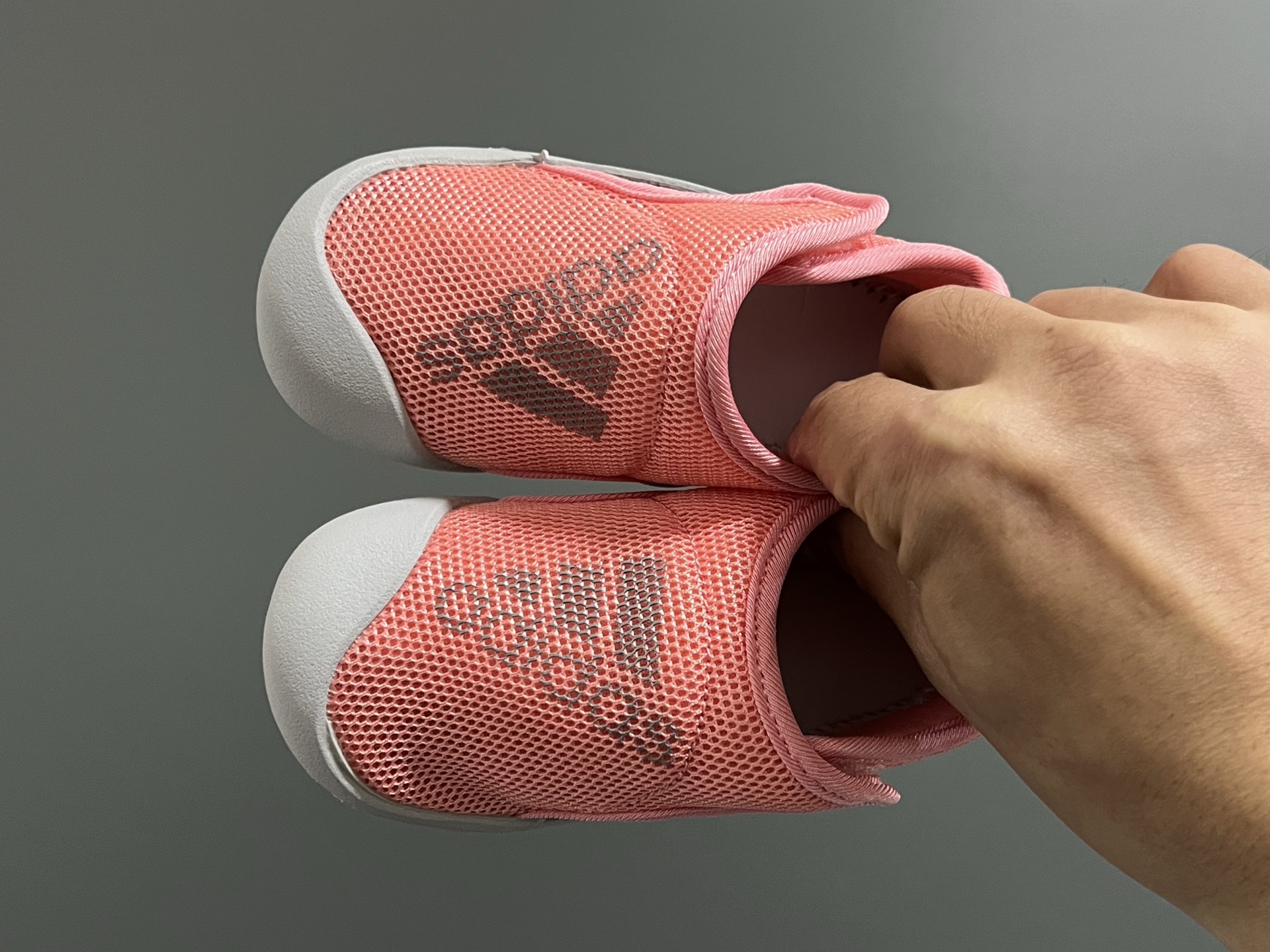 图片[2]-原单 A家包头三代儿童网面魔术贴凉鞋（可换不退） 尺码：22-35码 原单品质，软贝同厂，品质保证👍🏻 透气性网面，速干又舒适☁️ 耐磨防滑橡胶大底，脚感超舒服☁️ 海边度假🏖️日常生活都非常合适✌🏻 魔术贴设计，穿脱方便✔️-选品中心