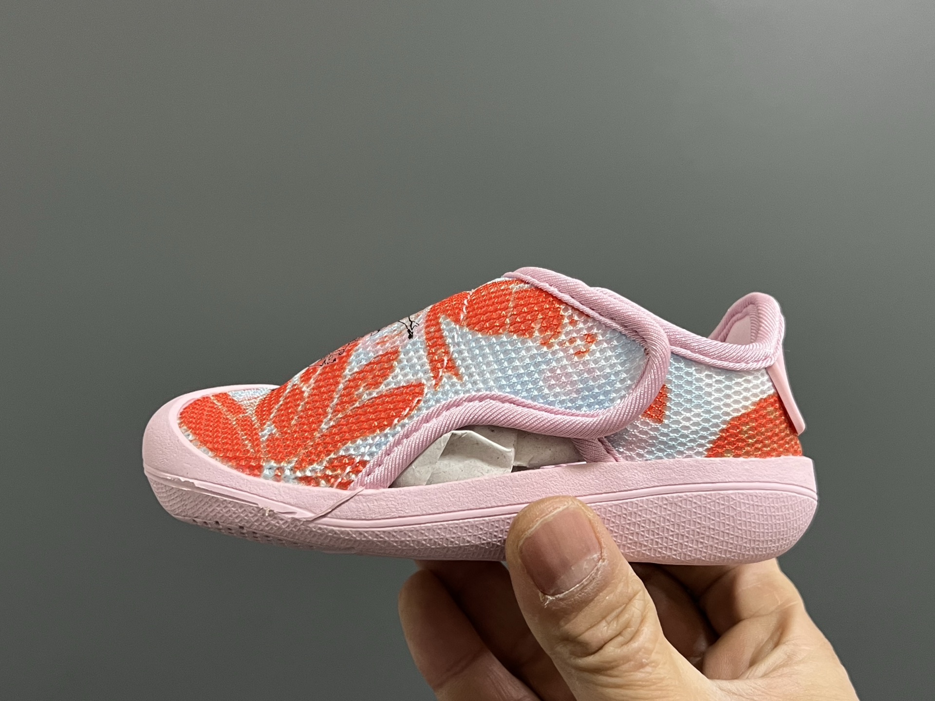 图片[4]-原单 A家包头三代儿童网面魔术贴凉鞋 尺码：22-35码 原单品质，软贝同厂，品质保证👍🏻 透气性网面，速干又舒适☁️ 耐磨防滑橡胶大底，脚感超舒服☁️ 海边度假🏖️日常生活都非常合适✌🏻 魔术贴设计，穿脱方便✔️-选品中心