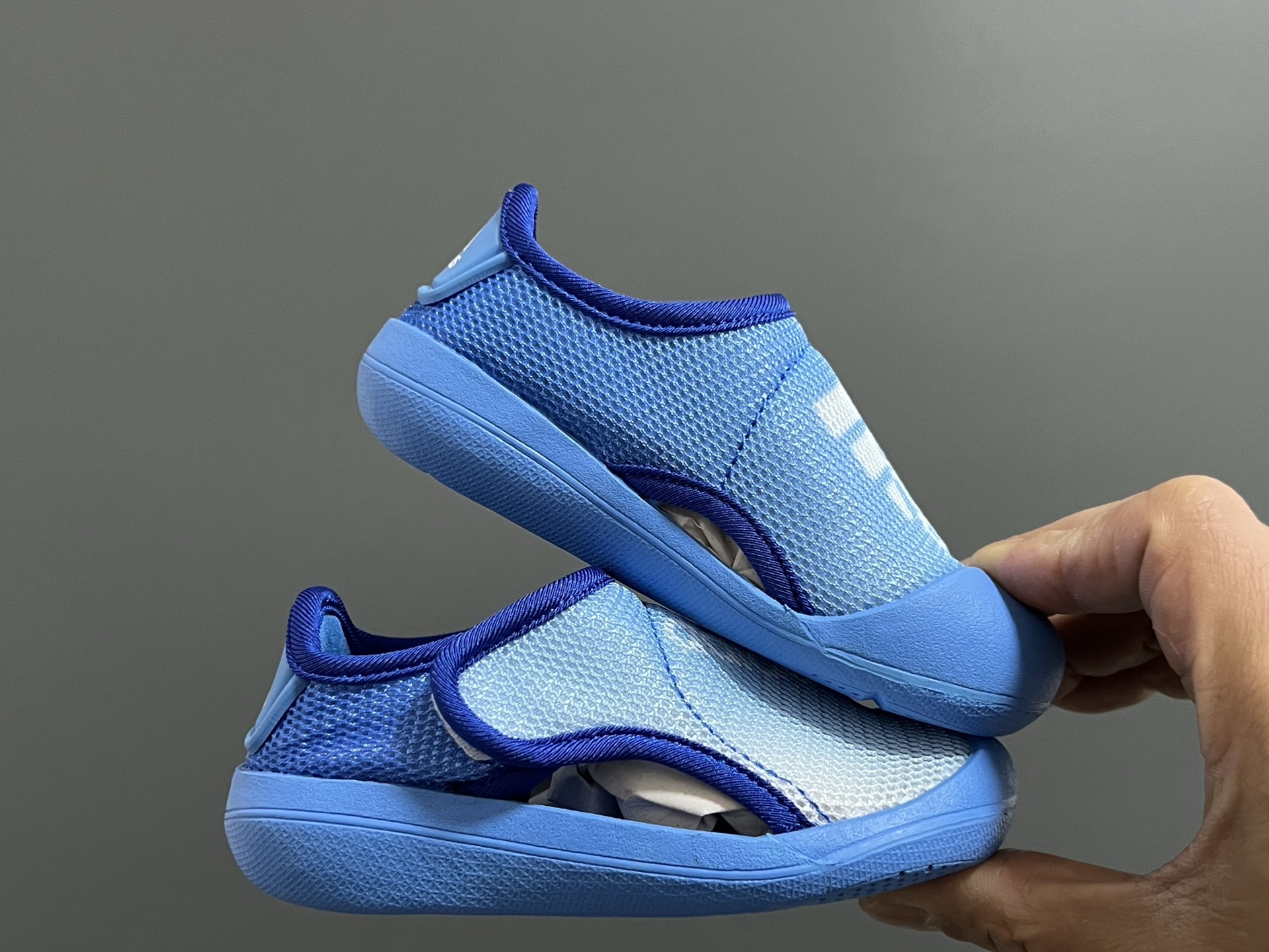 图片[9]-原单 A家包头三代儿童网面魔术贴凉鞋（） 尺码：22-35码 原单品质，软贝同厂，品质保证👍🏻 透气性网面，速干又舒适☁️ 耐磨防滑橡胶大底，脚感超舒服☁️ 海边度假🏖️日常生活都非常合适✌🏻 魔术贴设计，穿脱方便✔️-选品中心