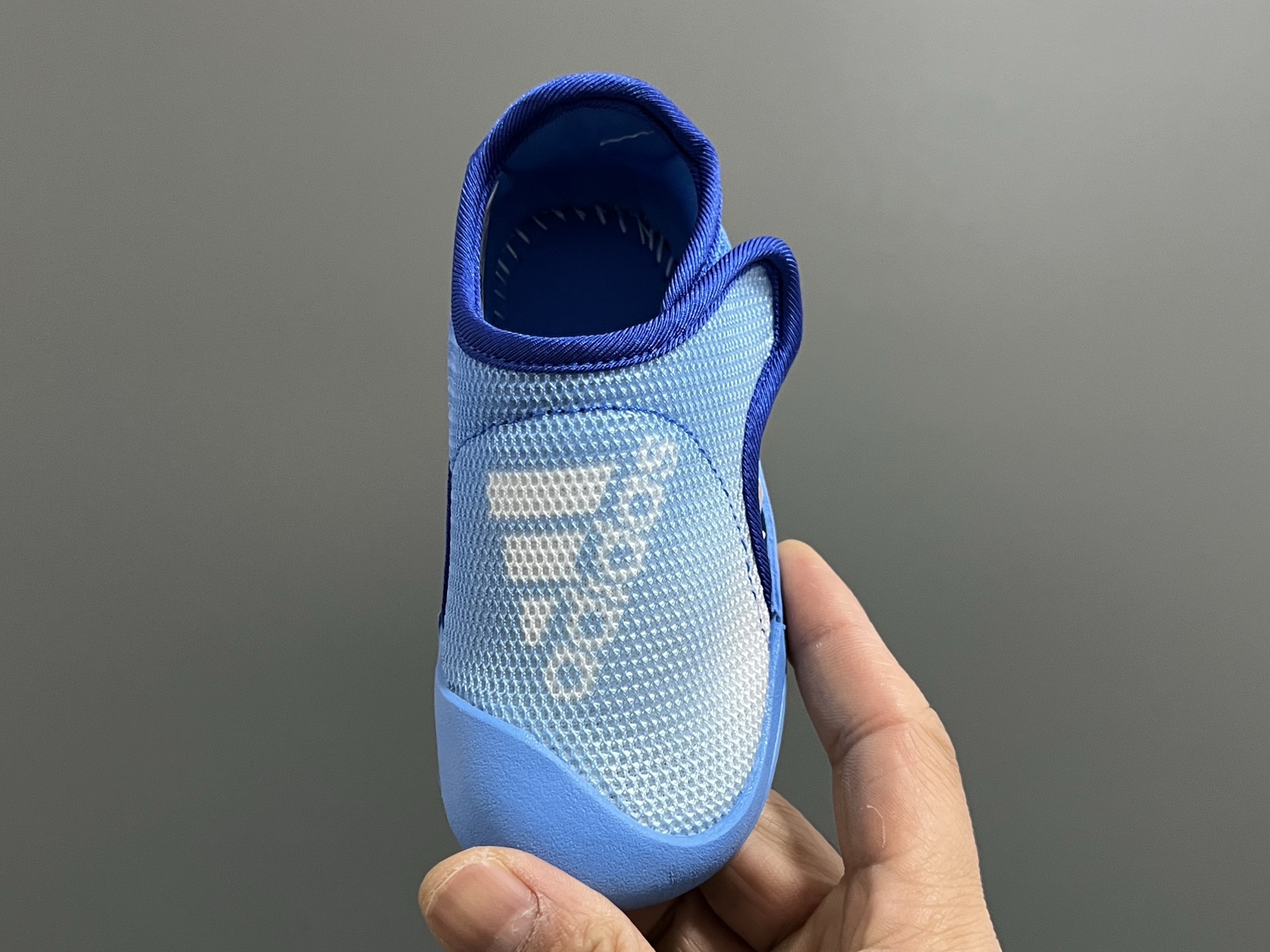 图片[8]-原单 A家包头三代儿童网面魔术贴凉鞋（） 尺码：22-35码 原单品质，软贝同厂，品质保证👍🏻 透气性网面，速干又舒适☁️ 耐磨防滑橡胶大底，脚感超舒服☁️ 海边度假🏖️日常生活都非常合适✌🏻 魔术贴设计，穿脱方便✔️-选品中心