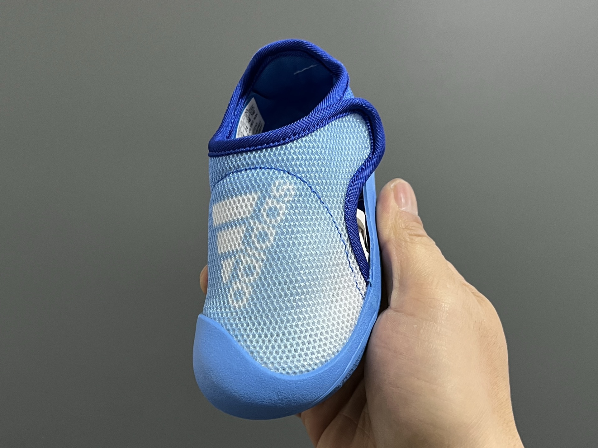 图片[3]-原单 A家包头三代儿童网面魔术贴凉鞋（） 尺码：22-35码 原单品质，软贝同厂，品质保证👍🏻 透气性网面，速干又舒适☁️ 耐磨防滑橡胶大底，脚感超舒服☁️ 海边度假🏖️日常生活都非常合适✌🏻 魔术贴设计，穿脱方便✔️-选品中心